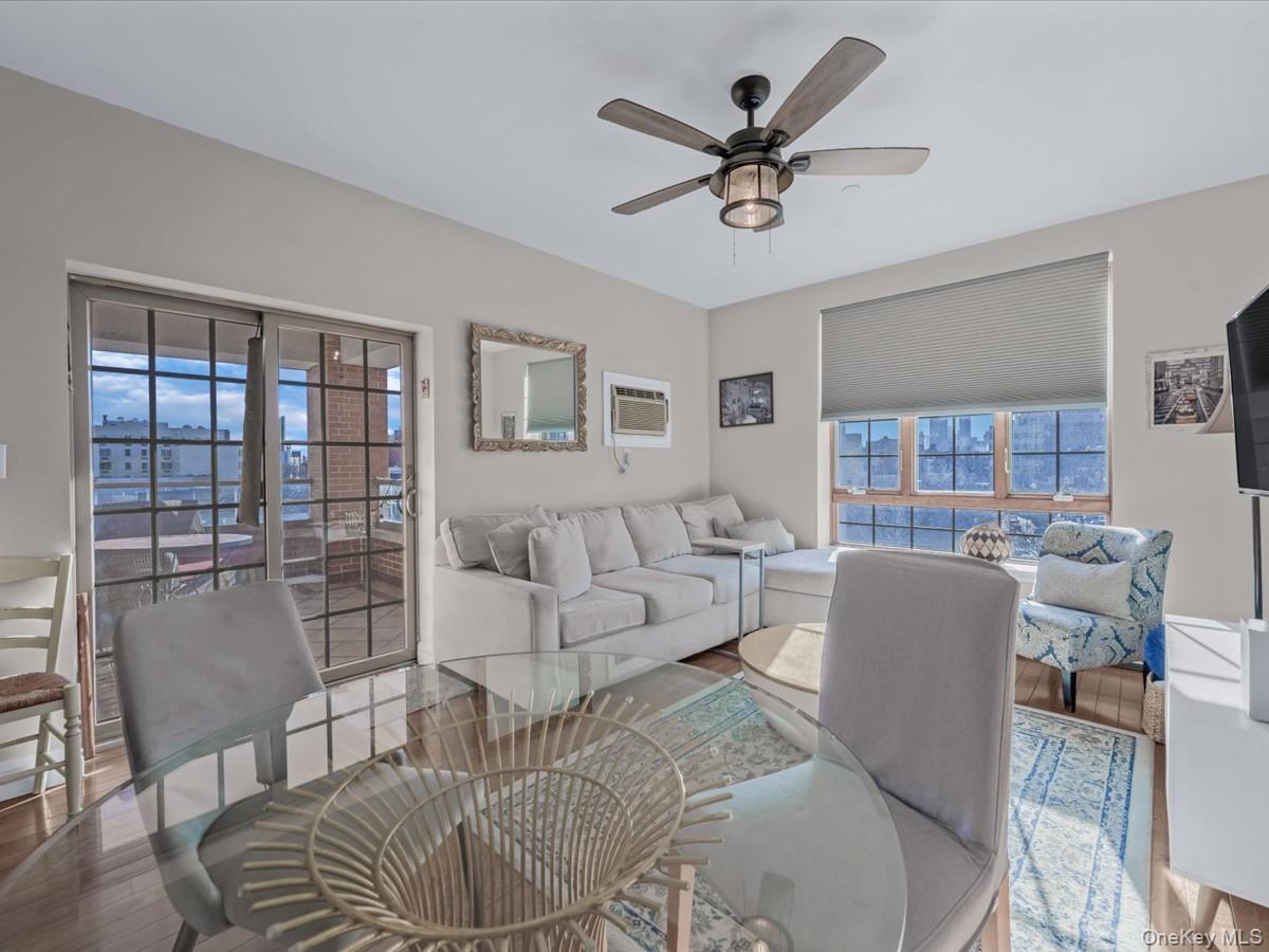 #9 photo, 2525 Newtown Avenue, كوينز Astoria , NY 11102