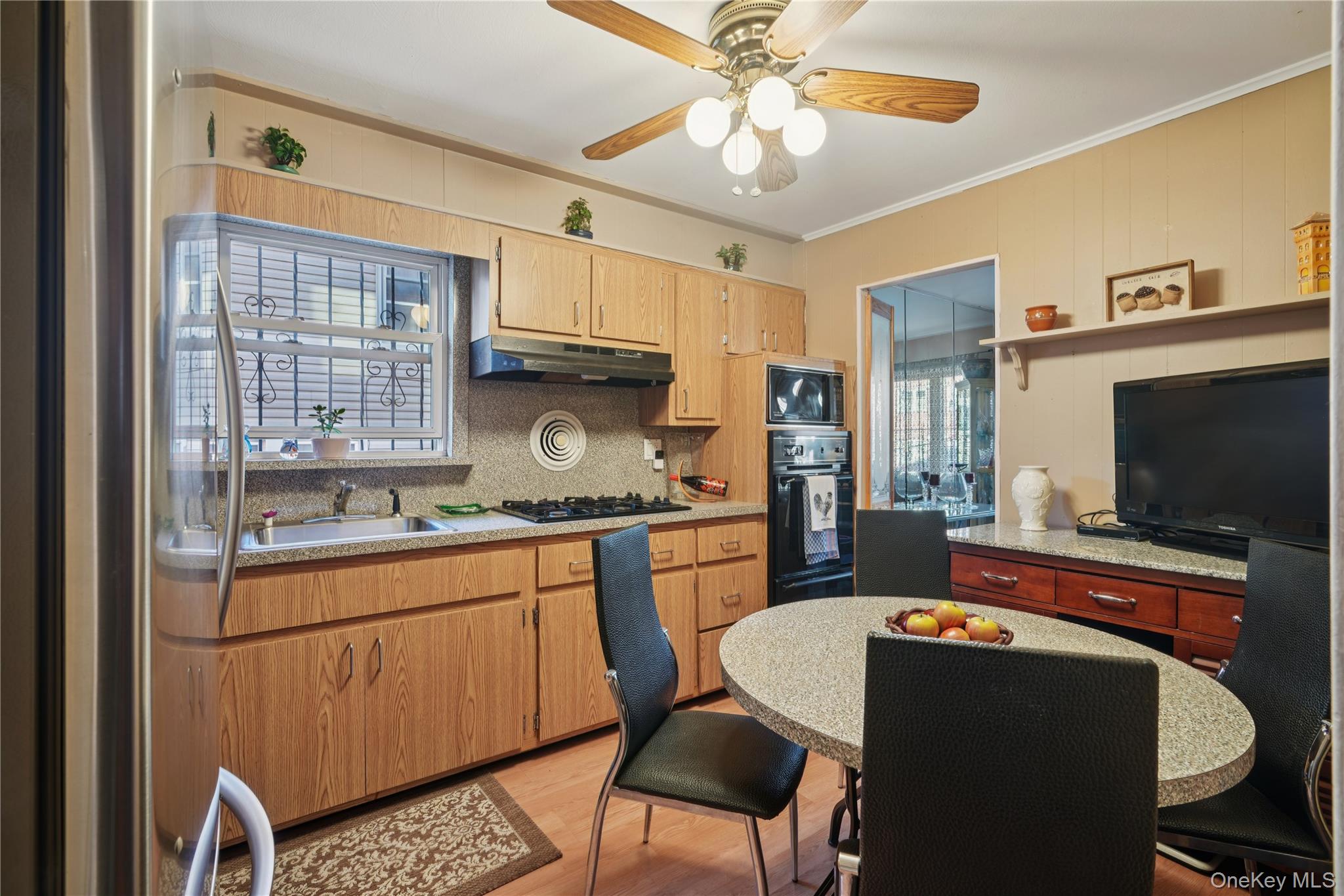 #10 photo, 90-28 83rd Avenue, كوينز Glendale , NY 11385