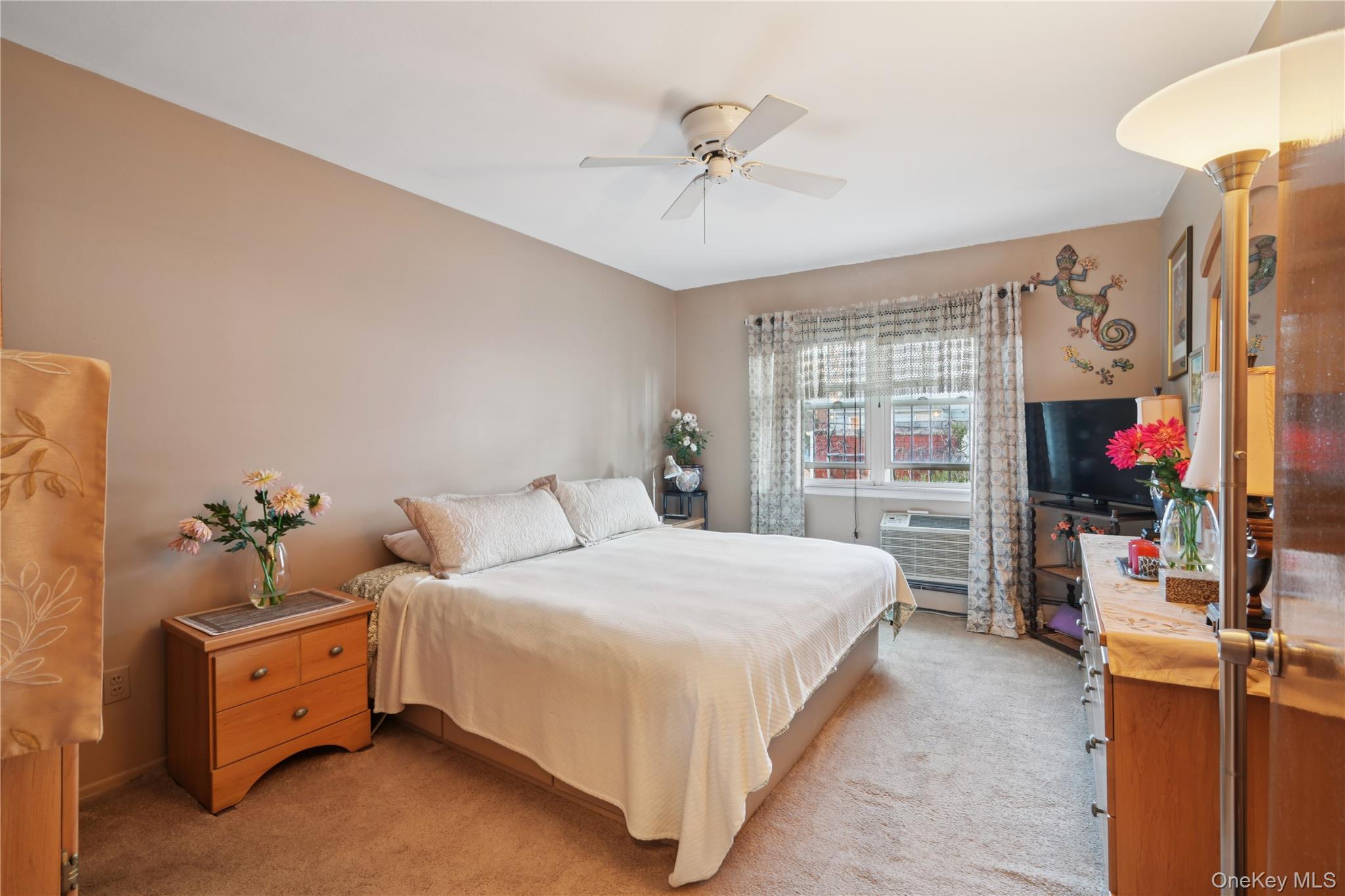 #11 photo, 90-28 83rd Avenue, كوينز Glendale , NY 11385