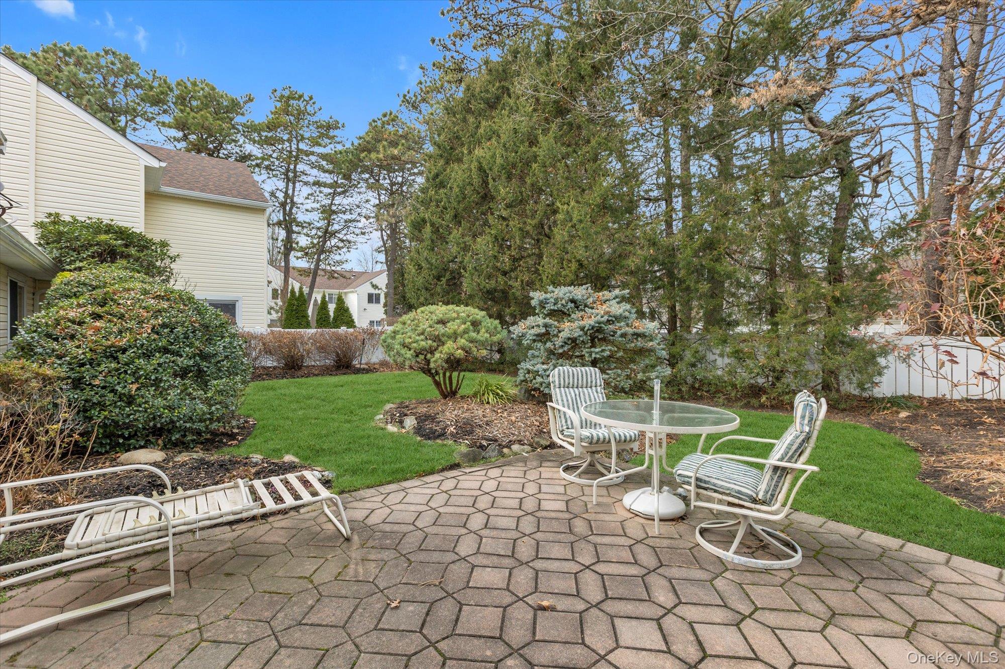 #17 photo, 101 Dari Drive, Holbrook , NY 11741