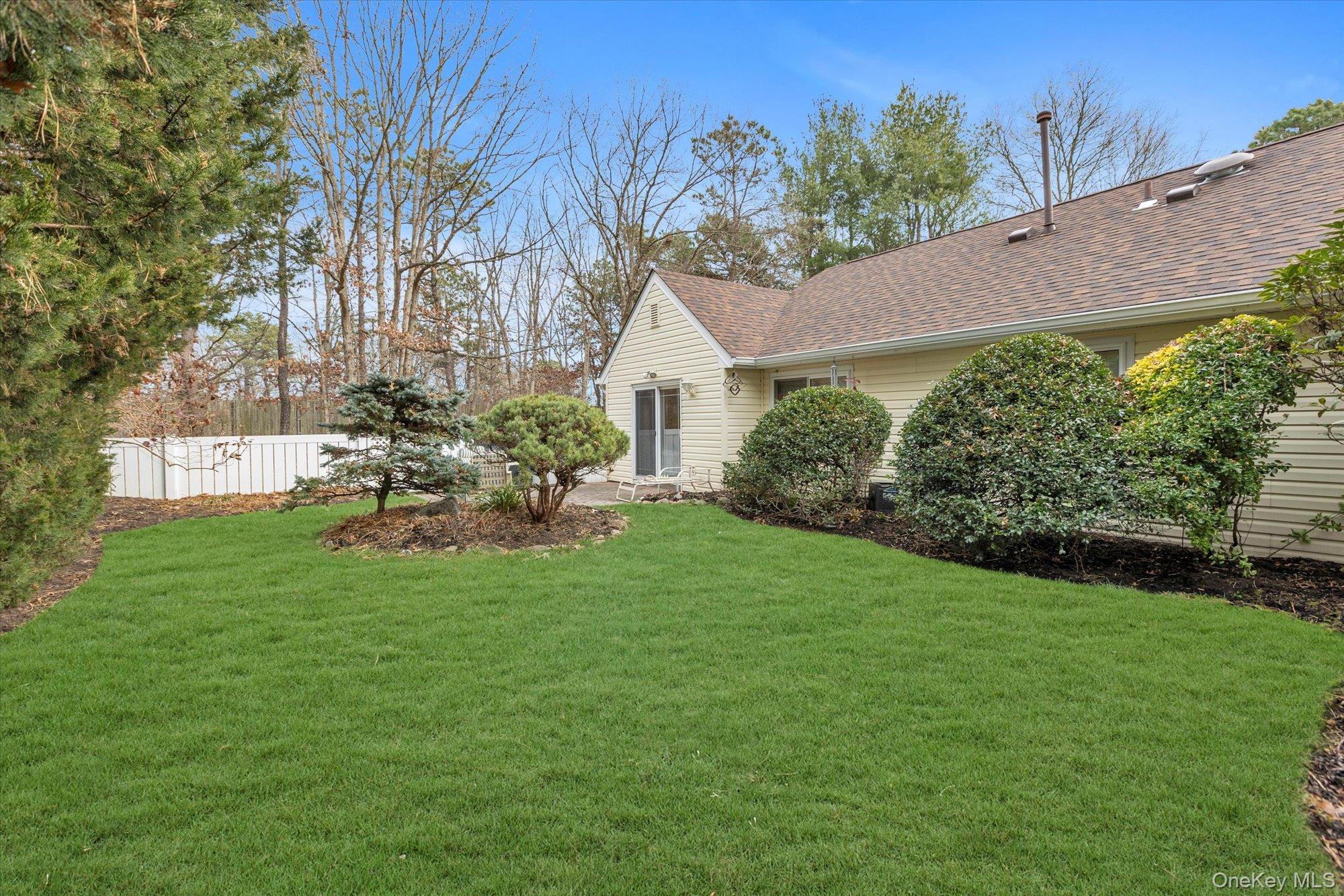 #18 photo, 101 Dari Drive, Holbrook , NY 11741