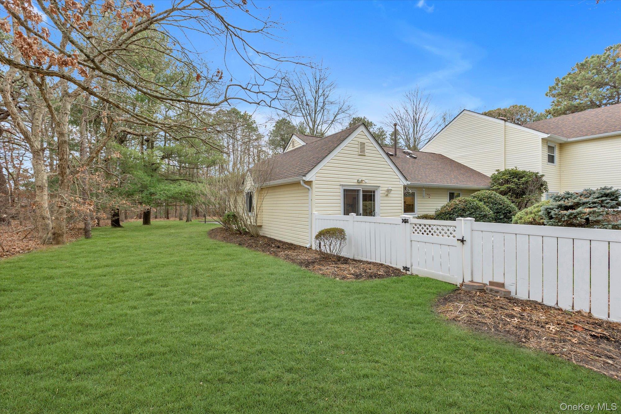 #19 photo, 101 Dari Drive, Holbrook , NY 11741