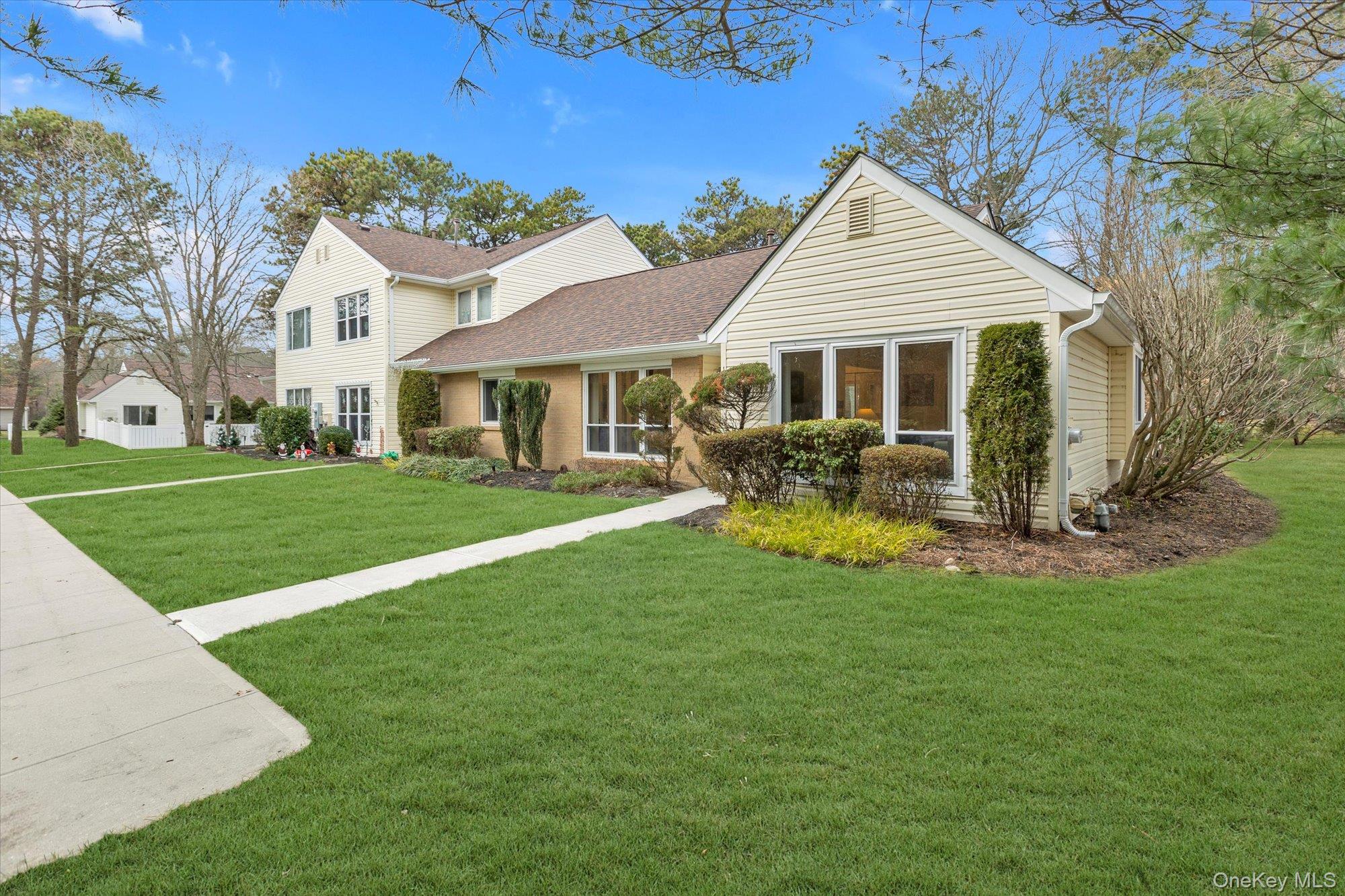 #2 photo, 101 Dari Drive, Holbrook , NY 11741