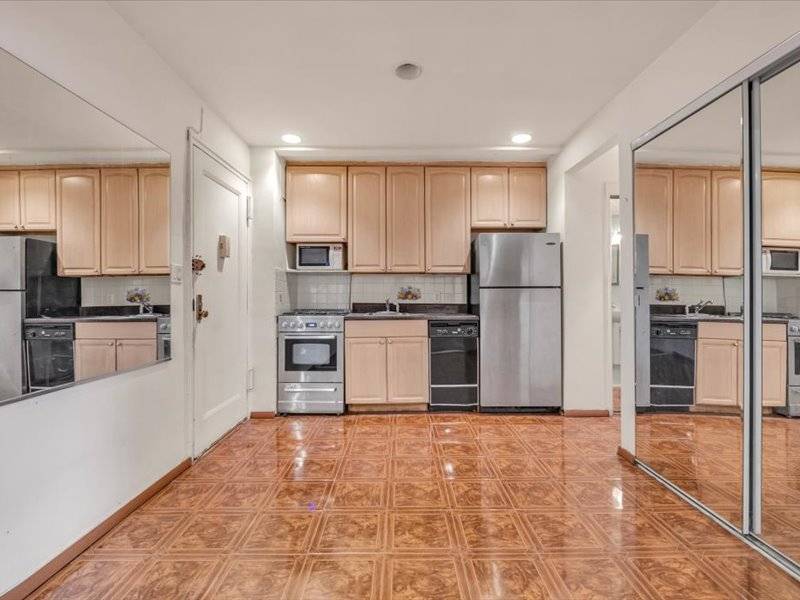 #4 photo, 2 West End Ave, #1F, Manhattan Beach , NY 11235