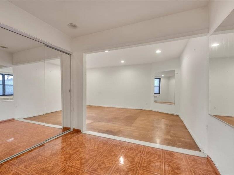 #6 photo, 2 West End Ave, #1F, Manhattan Beach , NY 11235