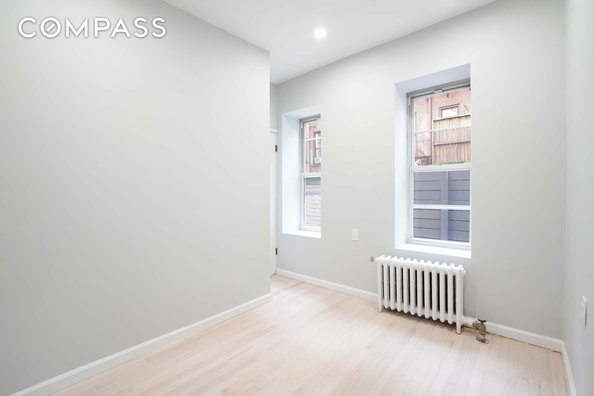 #4 photo, New York City, 맨해튼 West Village , NY 10014