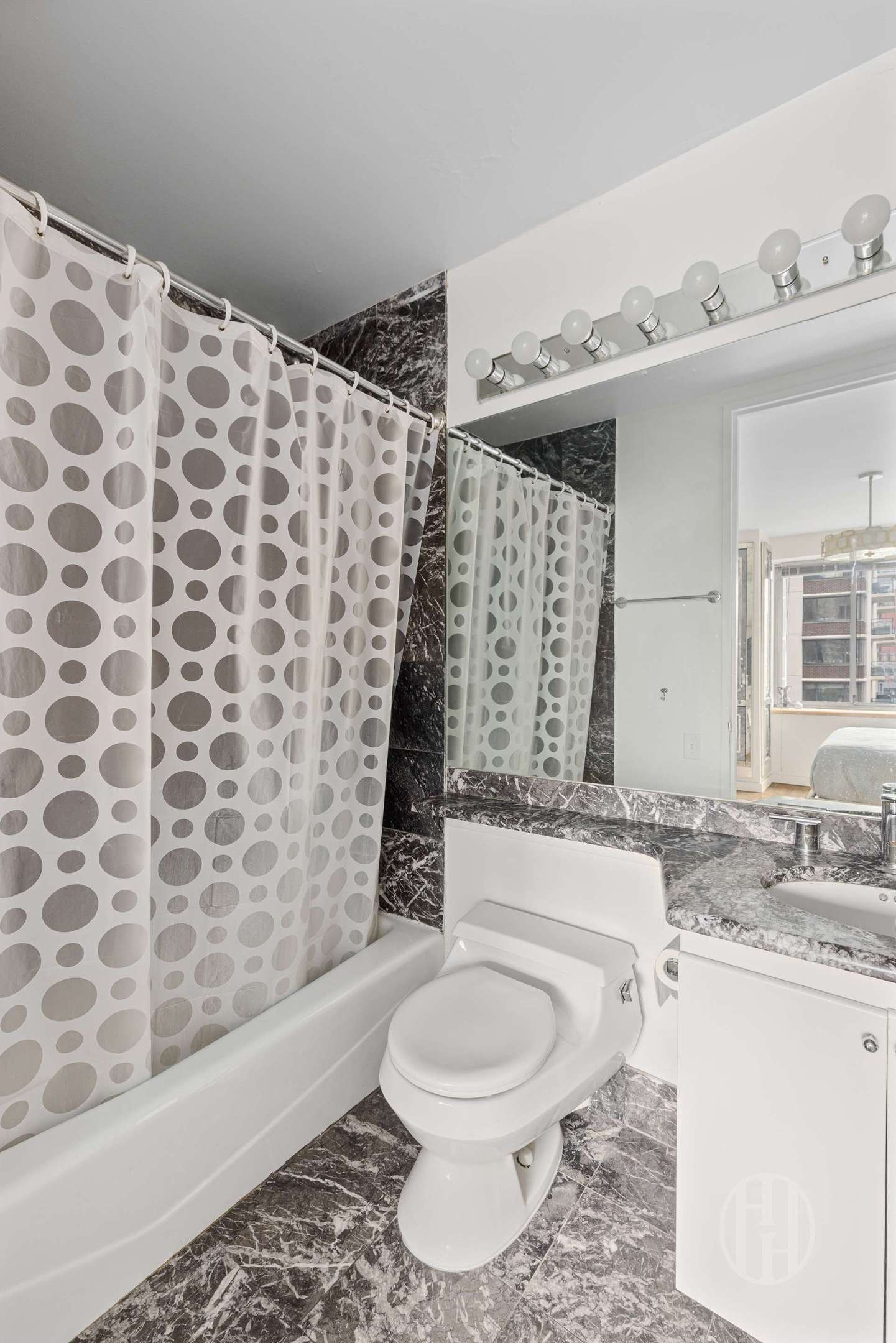 #7 photo, 401 E 84th Street, 맨해튼 Upper East Side , NY 10028-6268