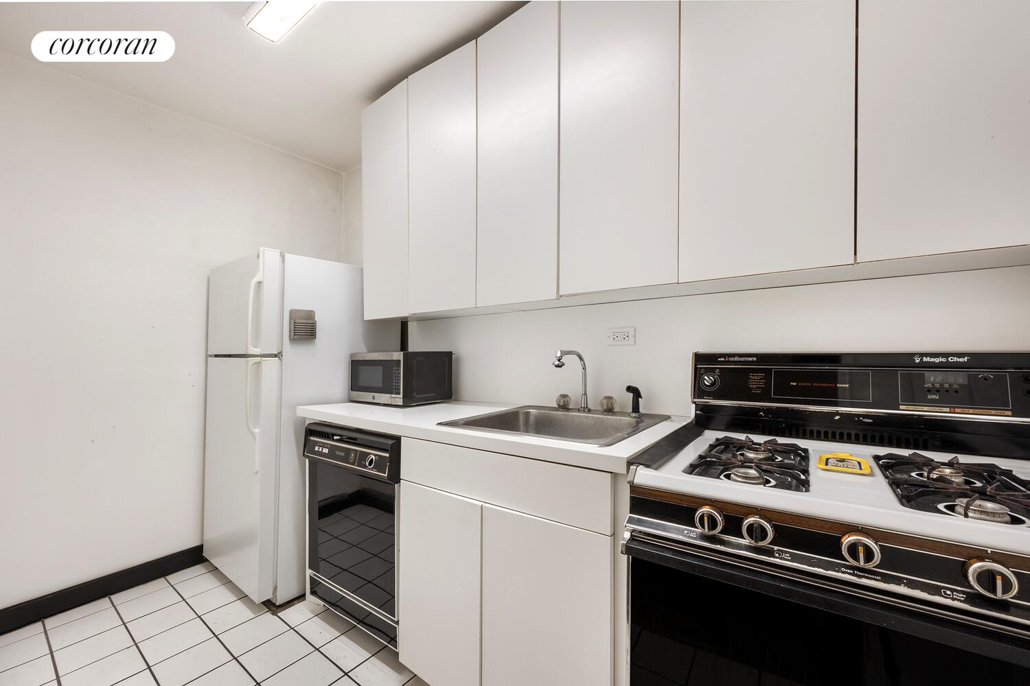 #4 photo, 315 E 70TH Street, Lenox Hill , NY 10021