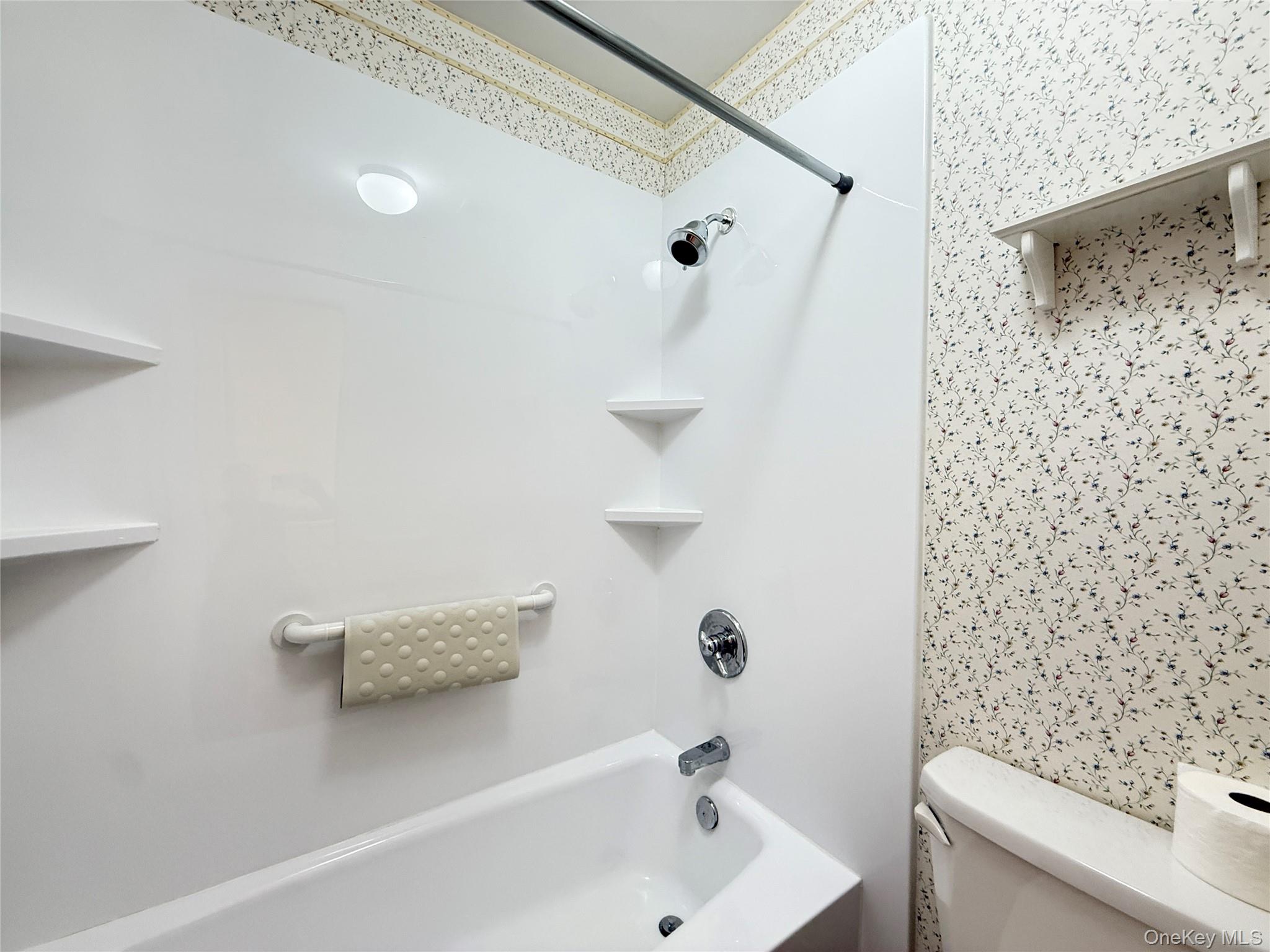 #19 photo, 1801 Holly Walk, Poughkeepsie , NY 12603