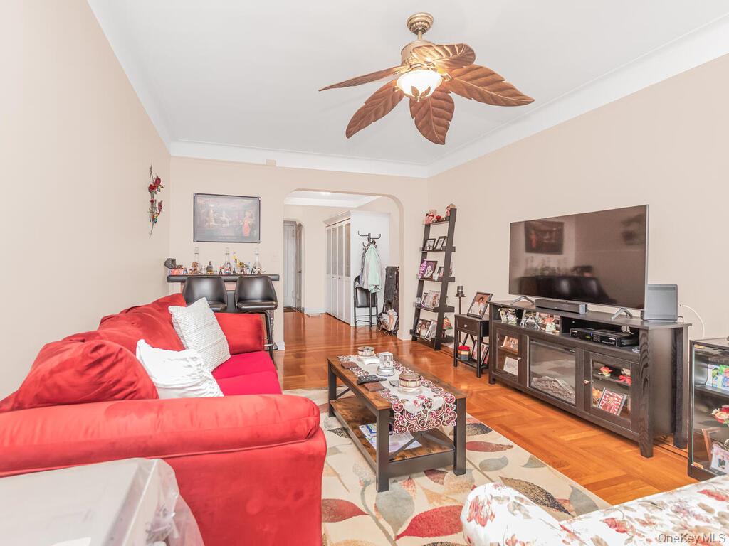 #4 photo, 3321 Bruckner Boulevard, Bronx , NY 10461