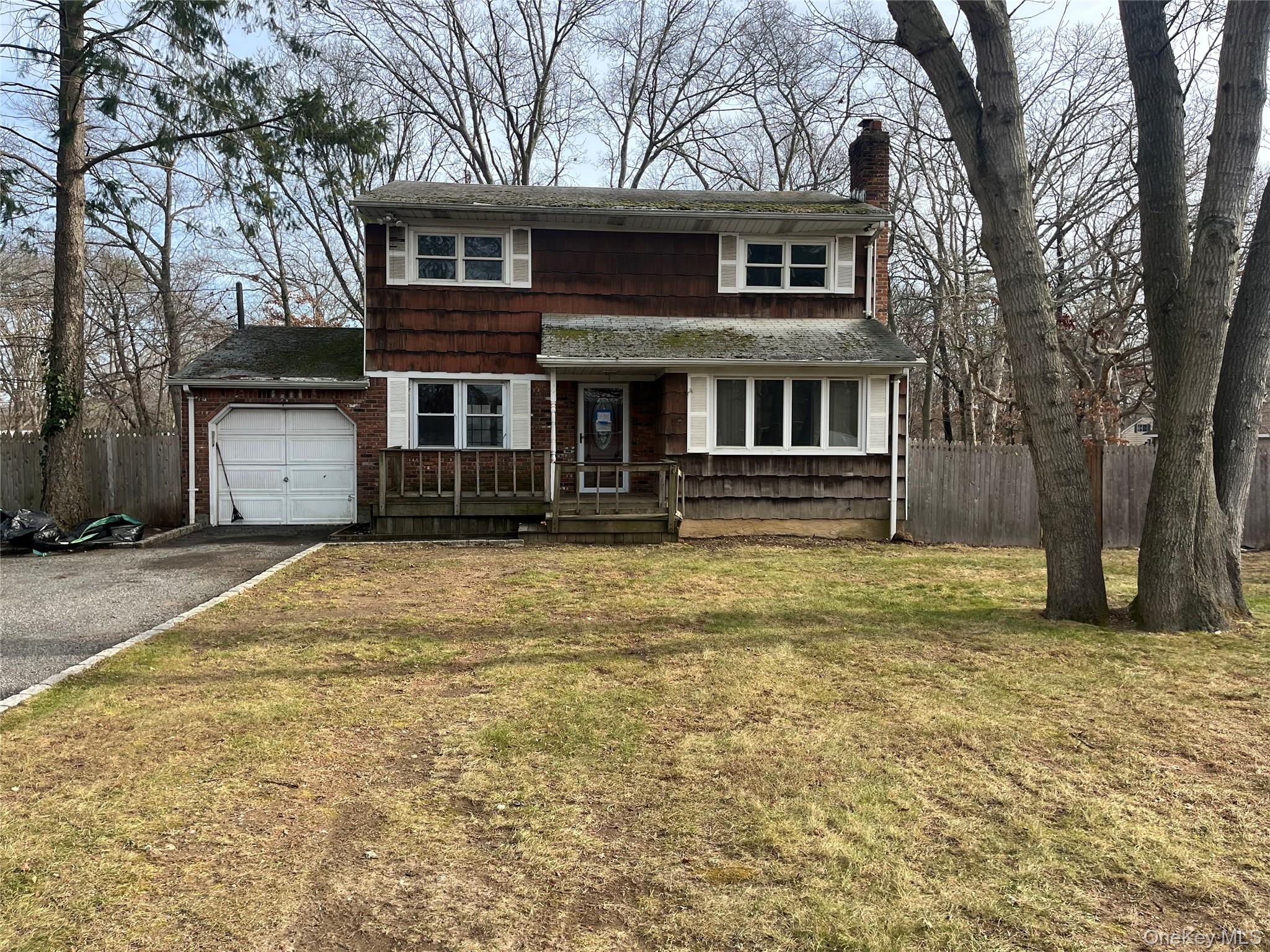 #1 photo, 981 Connetquot Avenue, 东长岛 Central Islip , NY 11722