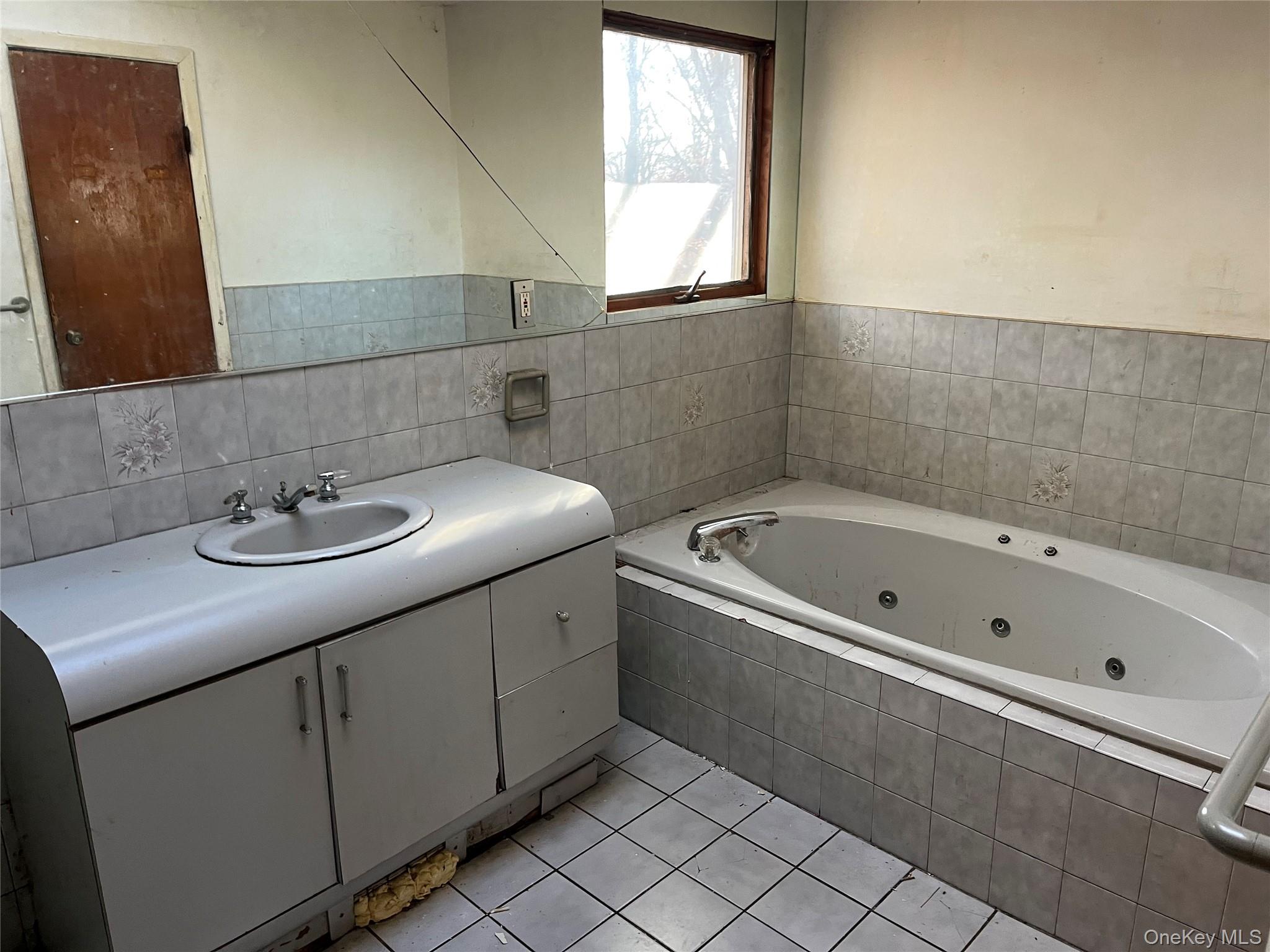 #10 photo, 981 Connetquot Avenue, 东长岛 Central Islip , NY 11722