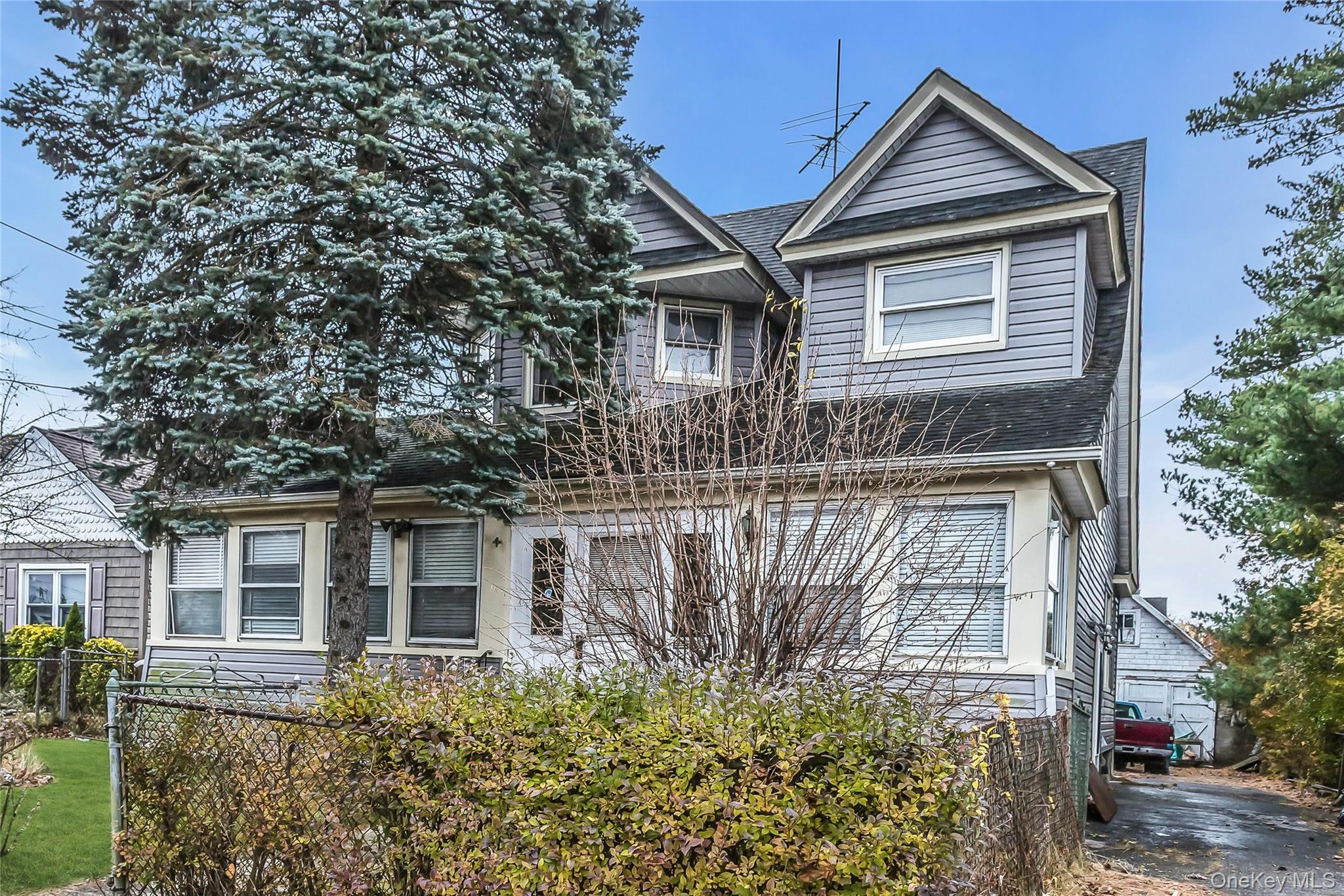 #4 photo, 41 W Fulton Avenue, Roosevelt , NY 11575