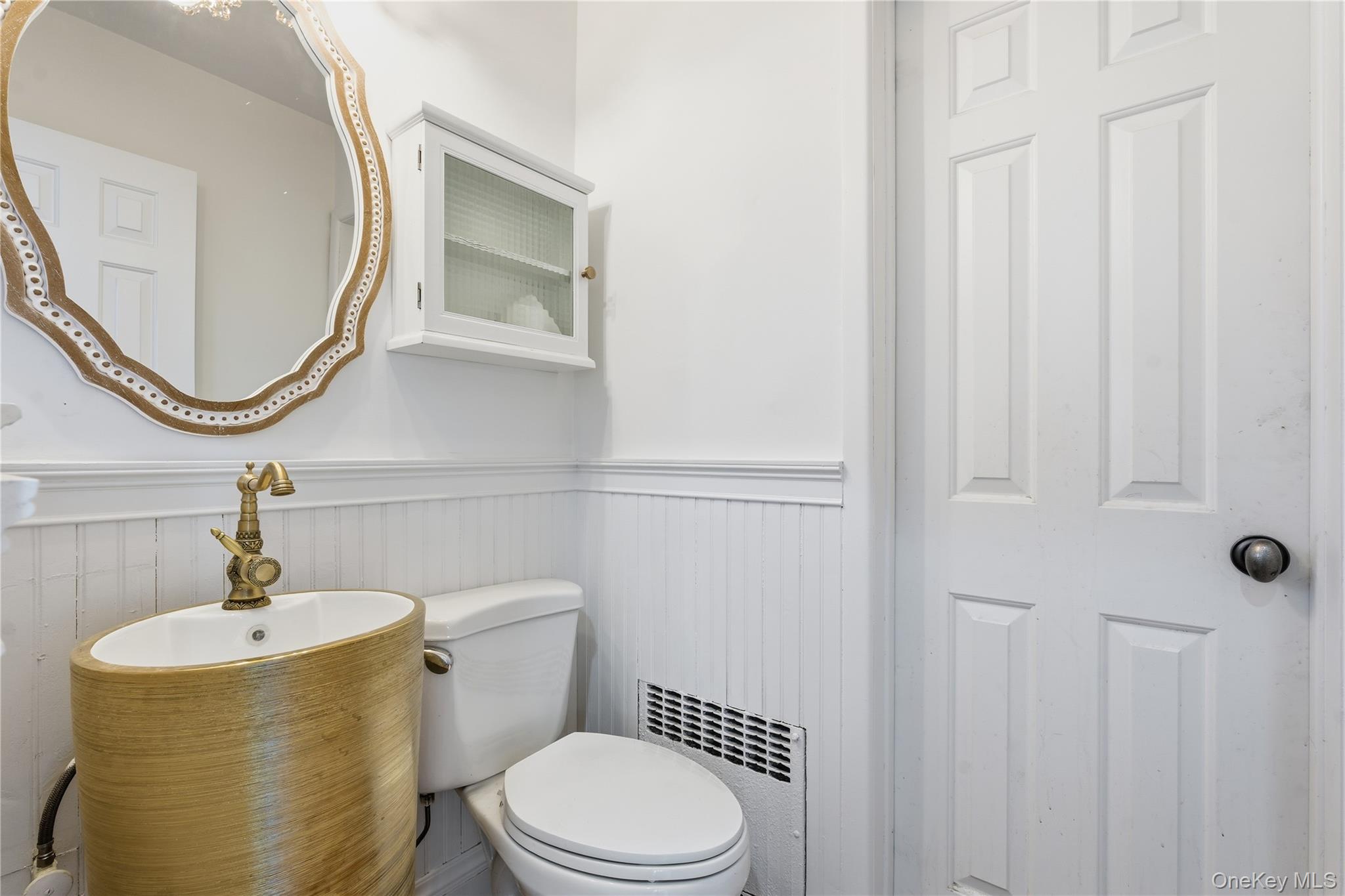 #11 photo, 467 Hempstead Avenue, Rockville Centre , NY 11570