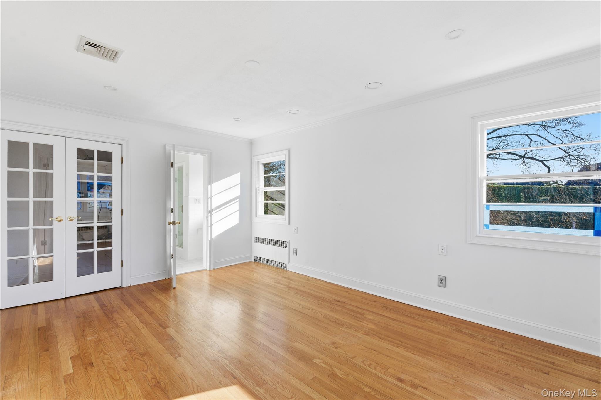 #12 photo, 467 Hempstead Avenue, Rockville Centre , NY 11570