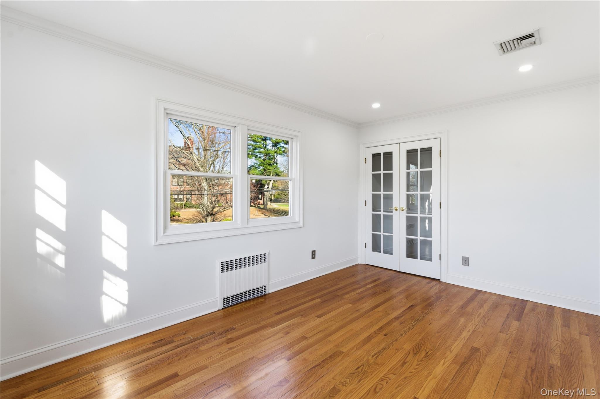 #13 photo, 467 Hempstead Avenue, Rockville Centre , NY 11570