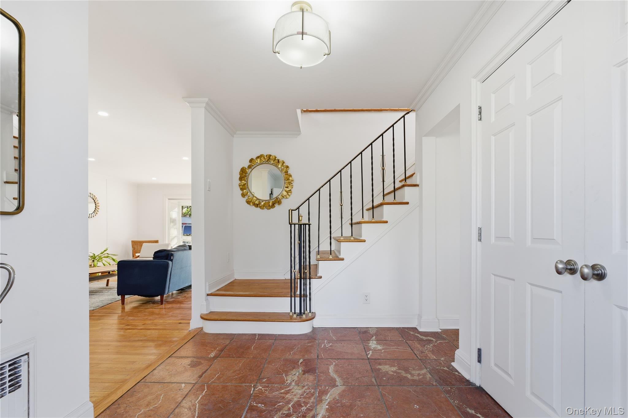 #4 photo, 467 Hempstead Avenue, Rockville Centre , NY 11570