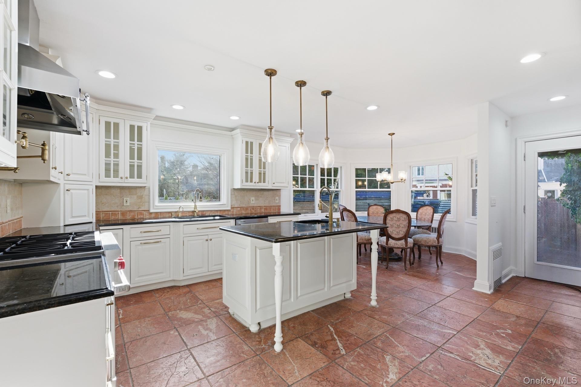 #9 photo, 467 Hempstead Avenue, Rockville Centre , NY 11570