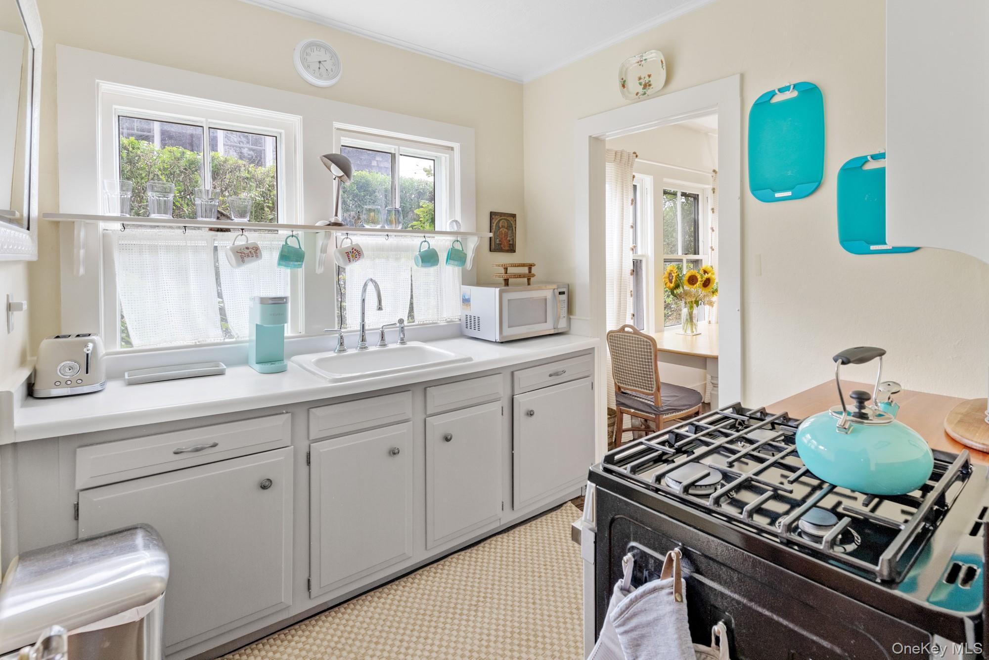 #10 photo, 10 Pleasant, East Hampton , NY 11937