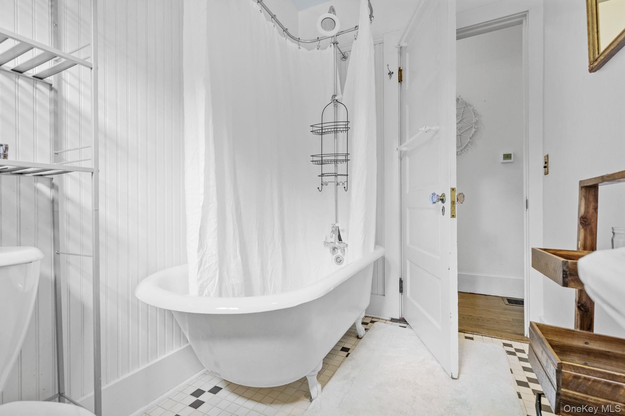 #12 photo, 10 Pleasant, East Hampton , NY 11937