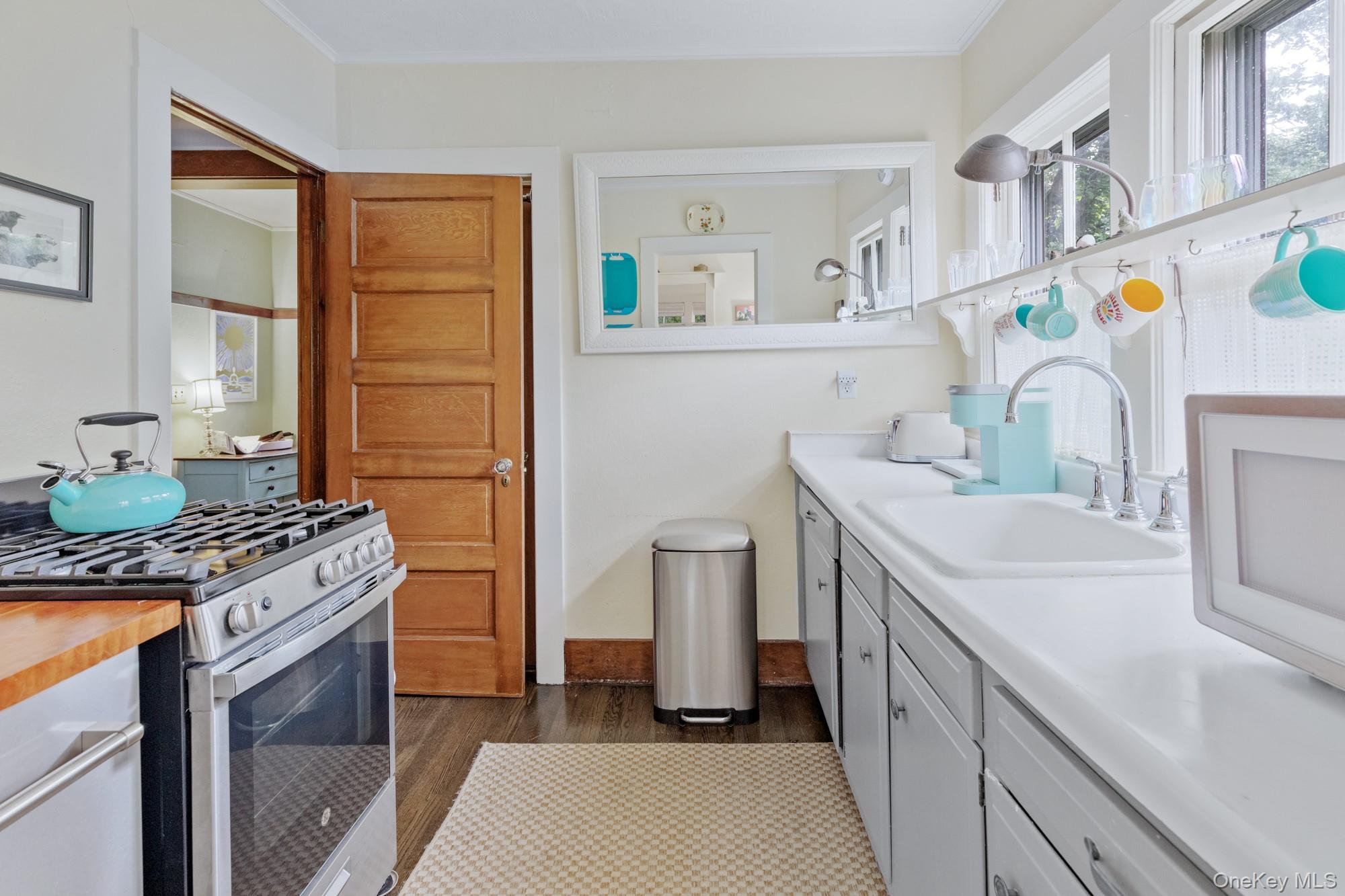 #9 photo, 10 Pleasant, East Hampton , NY 11937