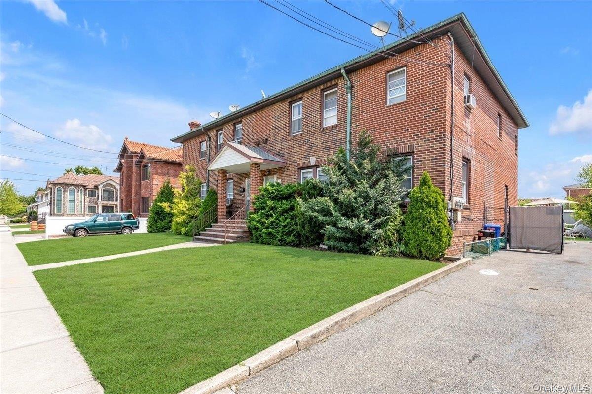 #3 photo, 16-11 149th Street, Whitestone , NY 11357