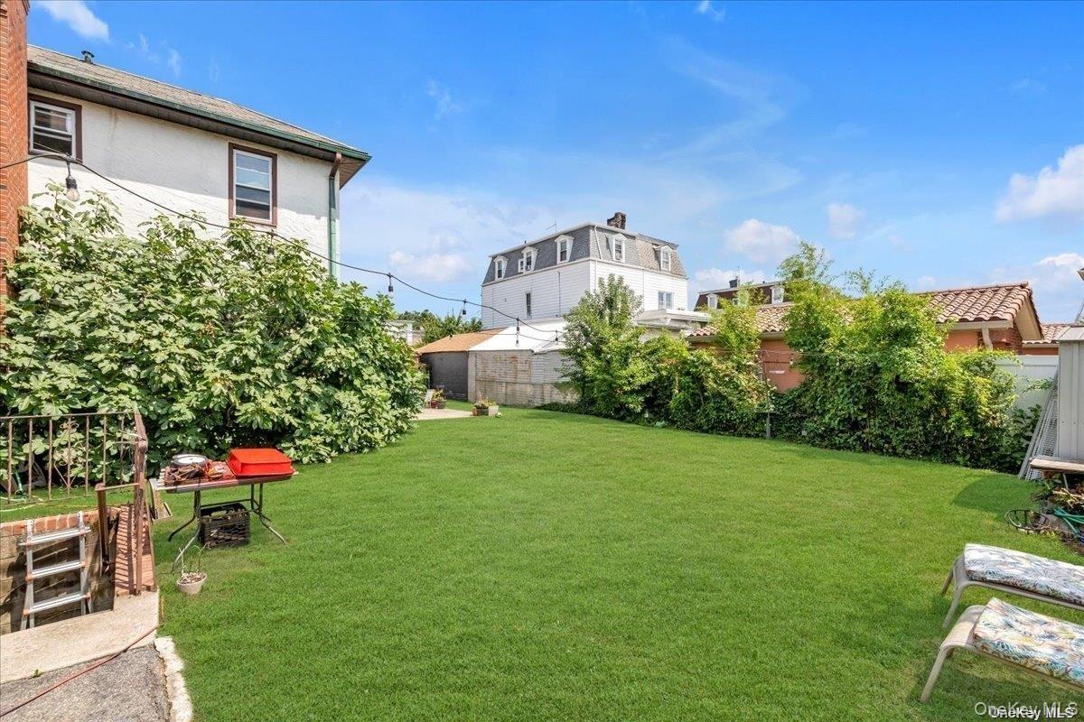 #4 photo, 16-11 149th Street, Whitestone , NY 11357