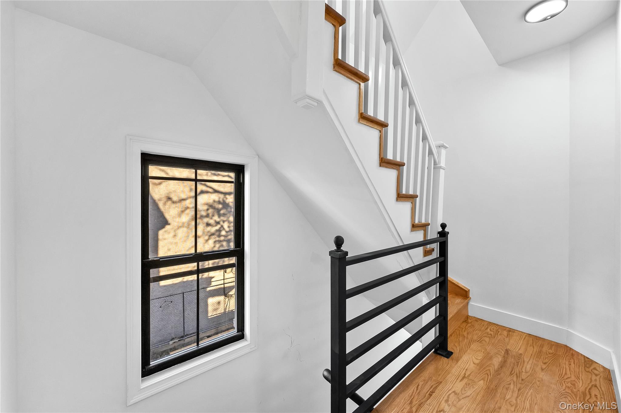 #12 photo, 9443 46th Avenue, कुईंस Elmhurst , NY 11373