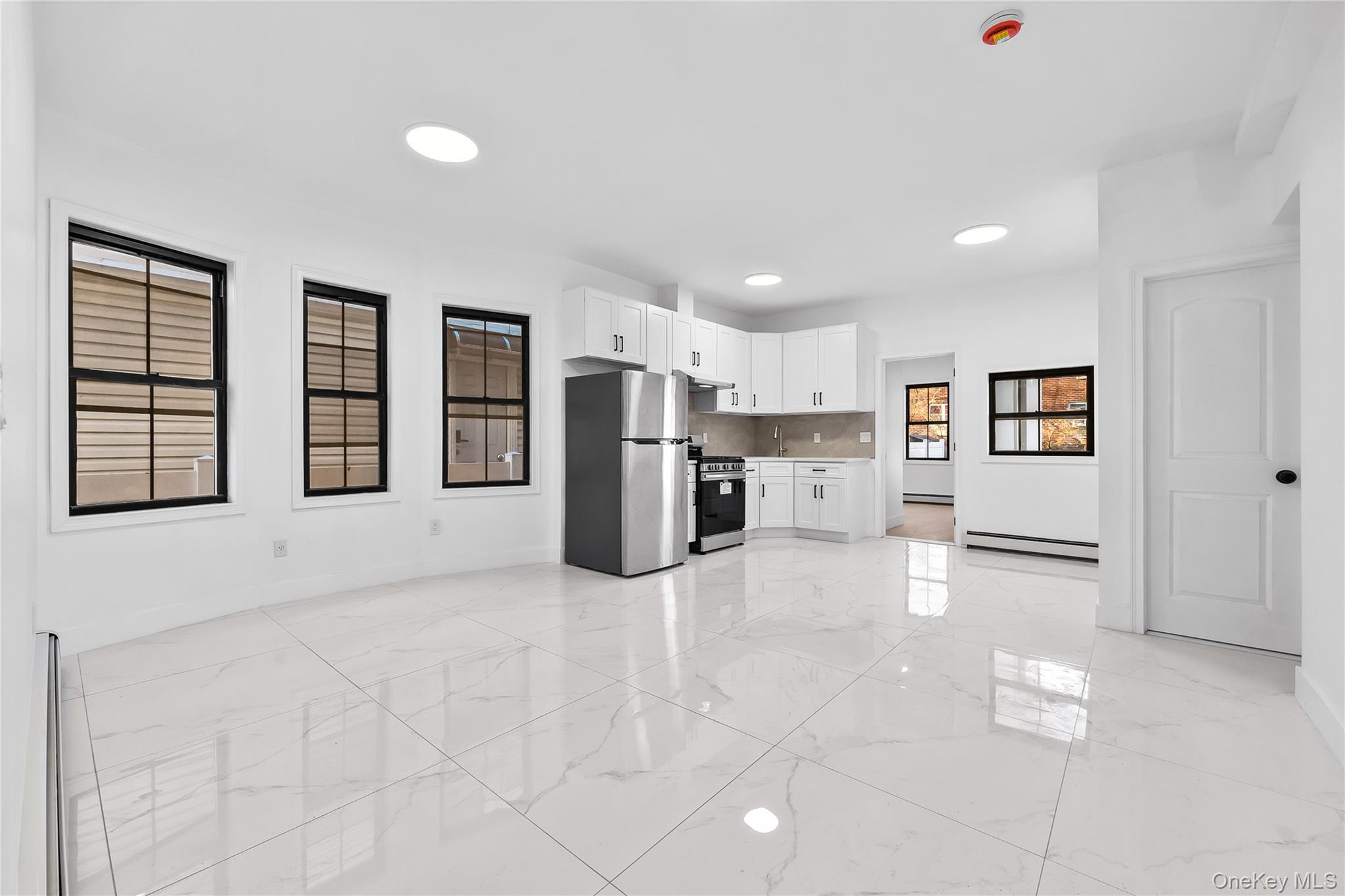 #3 photo, 9443 46th Avenue, कुईंस Elmhurst , NY 11373