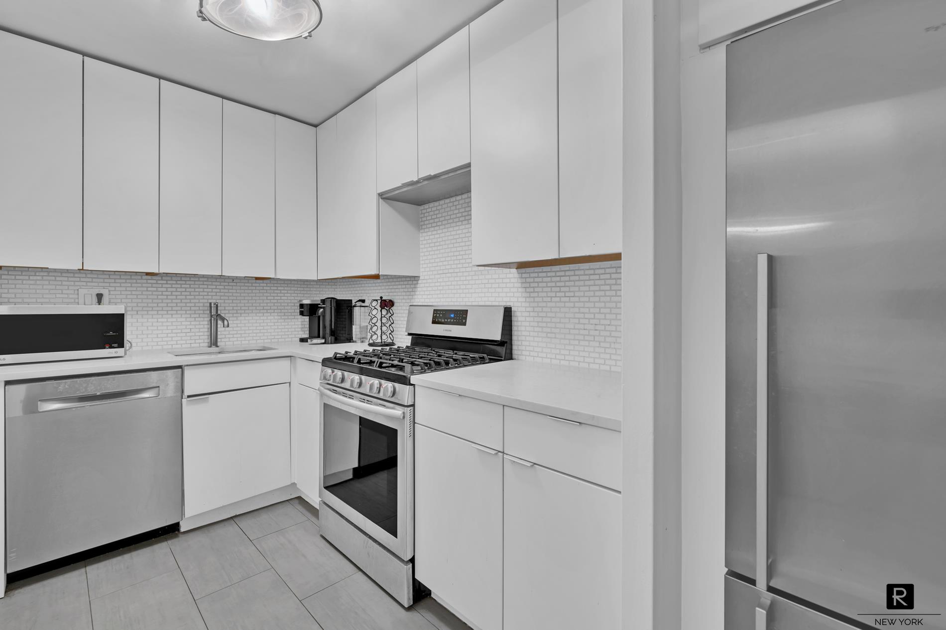 #6 photo, 245 E 25th Street, Kips Bay , NY 10010