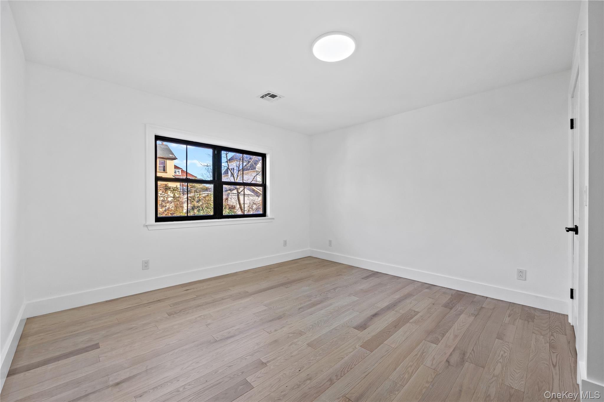 #18 photo, 3307 153rd Street, Flushing , NY 11354