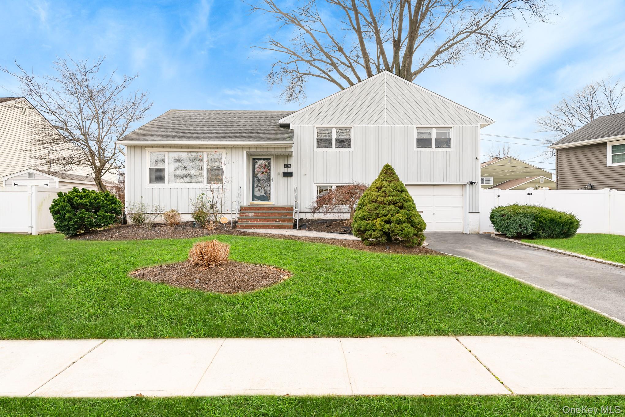 #1 photo, 3738 Regent Lane, Wantagh , NY 11793