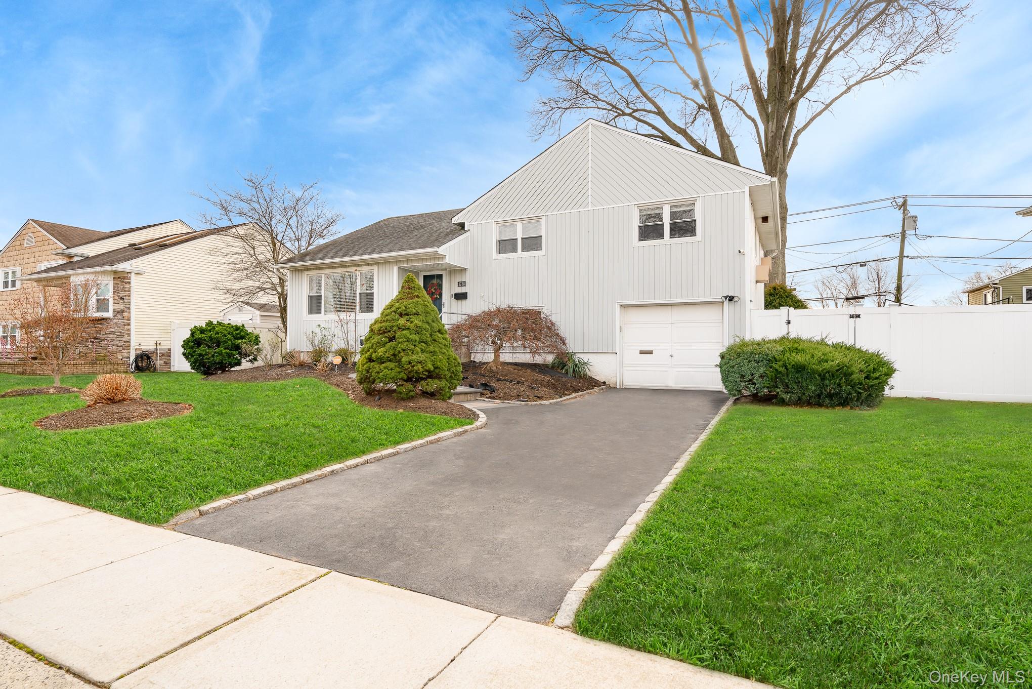 #2 photo, 3738 Regent Lane, Wantagh , NY 11793