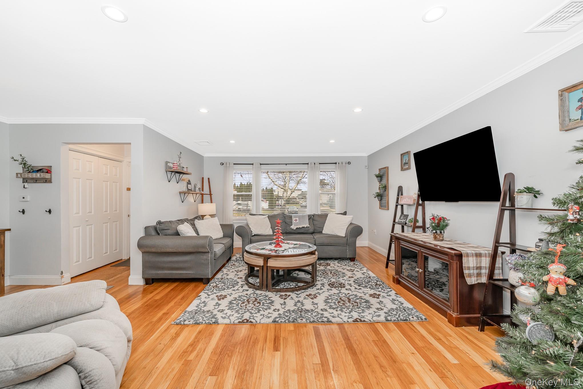 #4 photo, 3738 Regent Lane, Wantagh , NY 11793