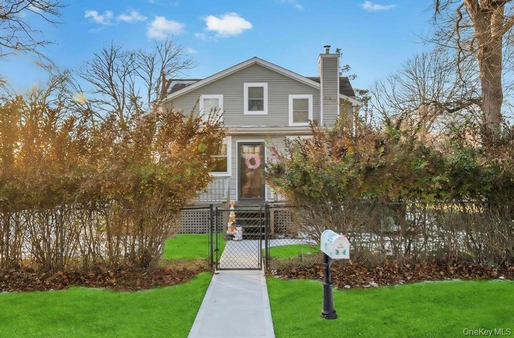 #3 photo, 52 Manhasset Drive, Mastic Beach , NY 11951