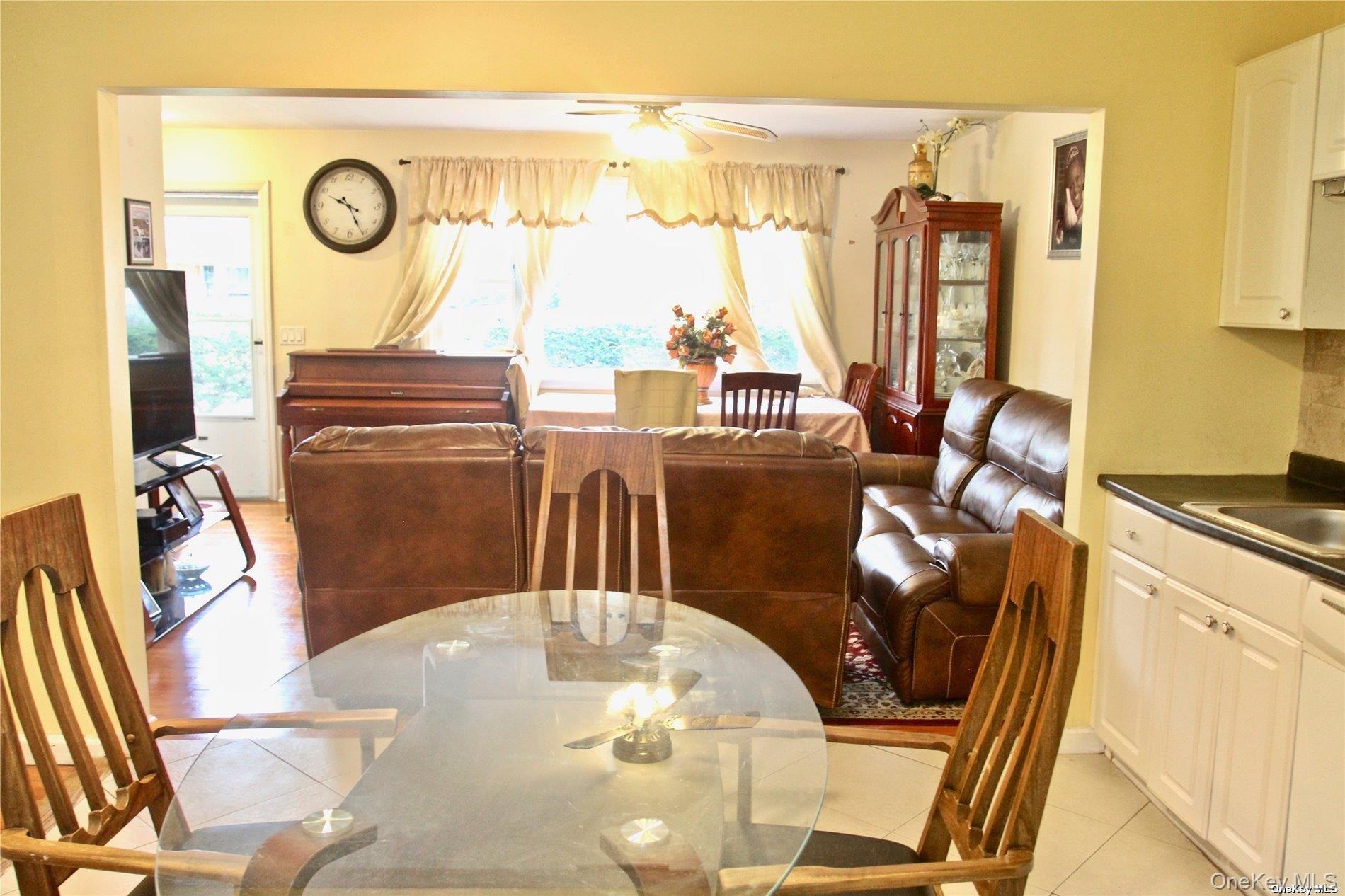 #6 photo, 117 Blydenburg Avenue, Smithtown , NY 11787