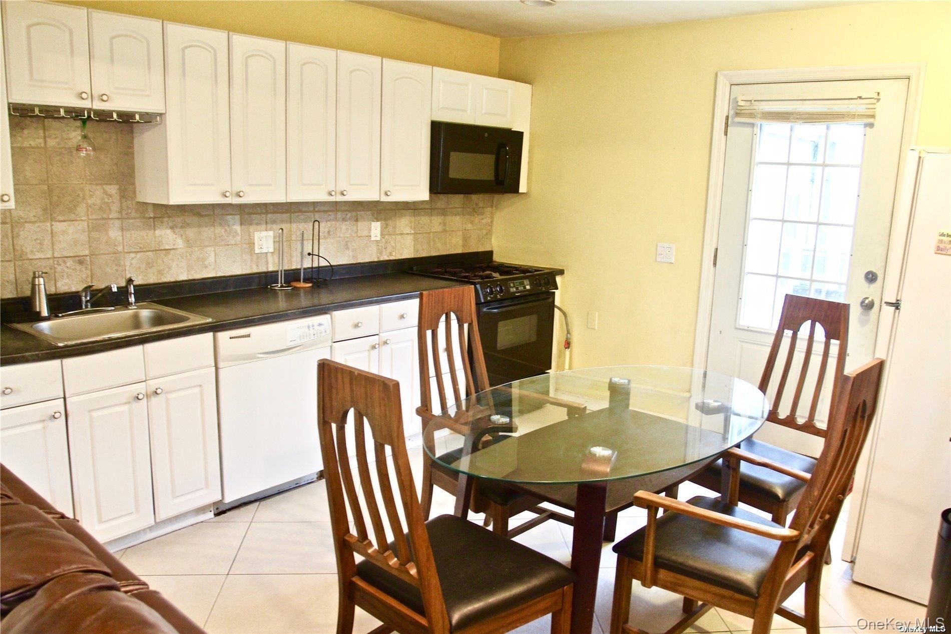 #7 photo, 117 Blydenburg Avenue, Smithtown , NY 11787