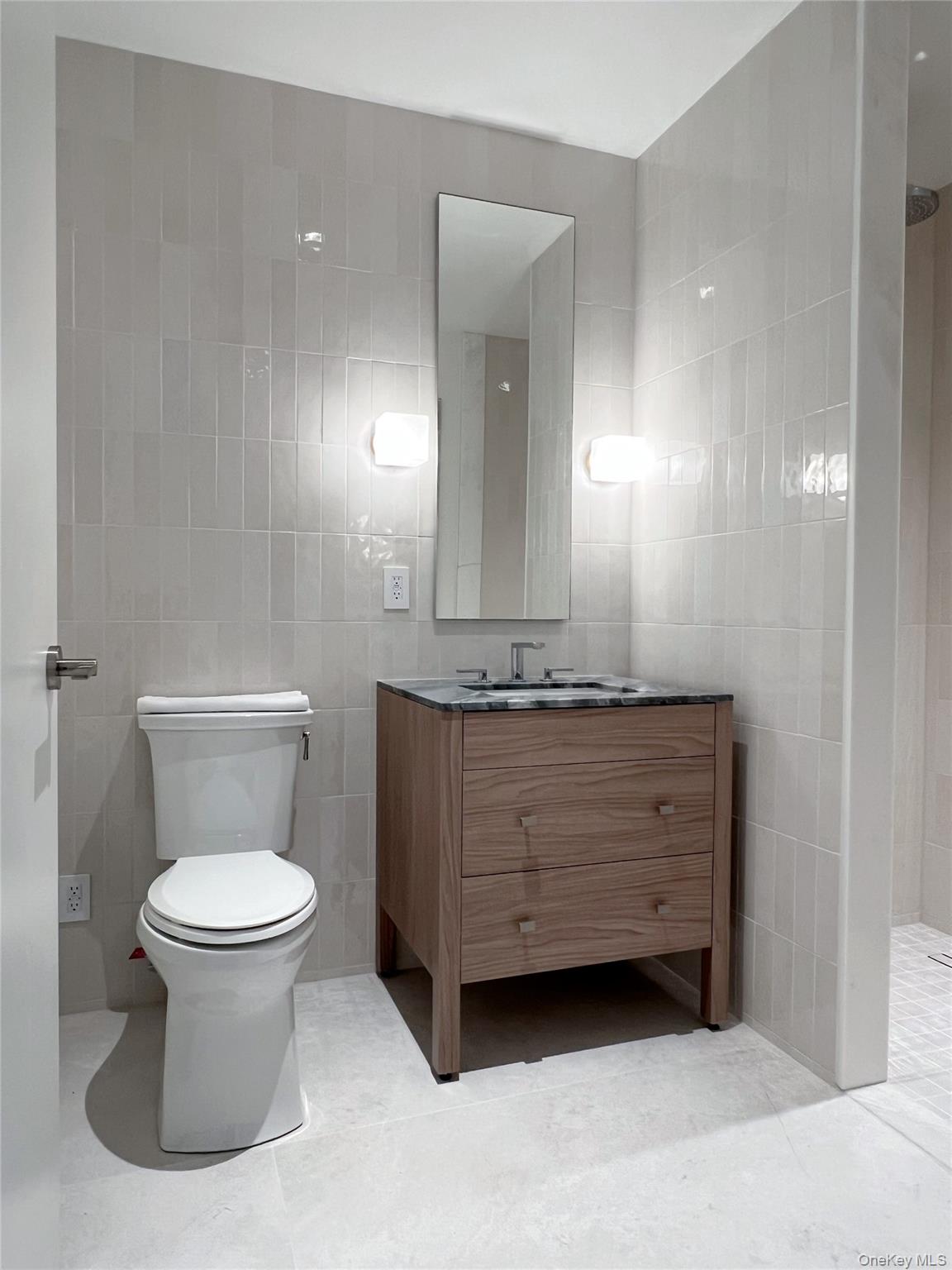 #11 photo, 30-55 Vernon Boulevard, अस्टोरिया Astoria , NY 11102