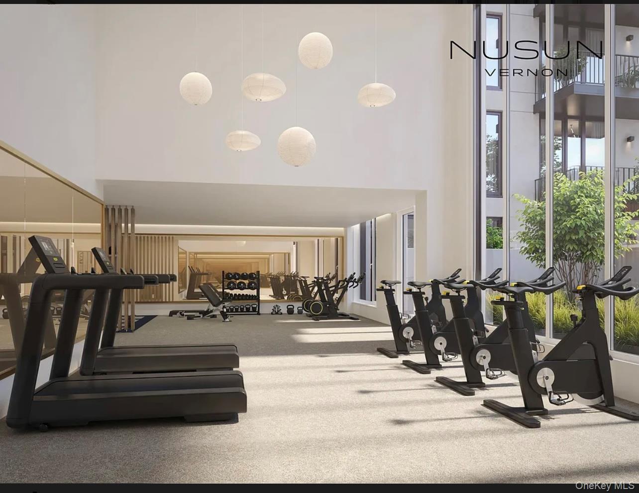 #14 photo, 30-55 Vernon Boulevard, अस्टोरिया Astoria , NY 11102