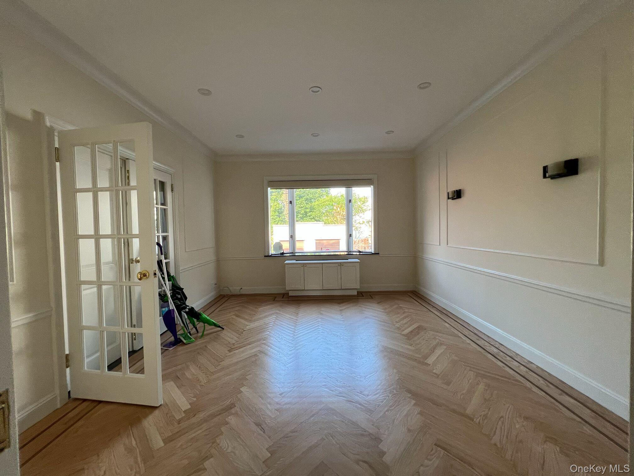 #12 photo, 52-62 68th Street, 皇后区 Maspeth , NY 11378