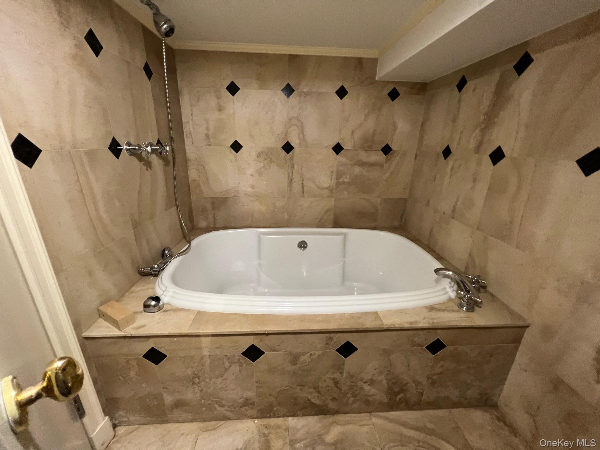 #5 photo, 52-62 68th Street, 皇后区 Maspeth , NY 11378