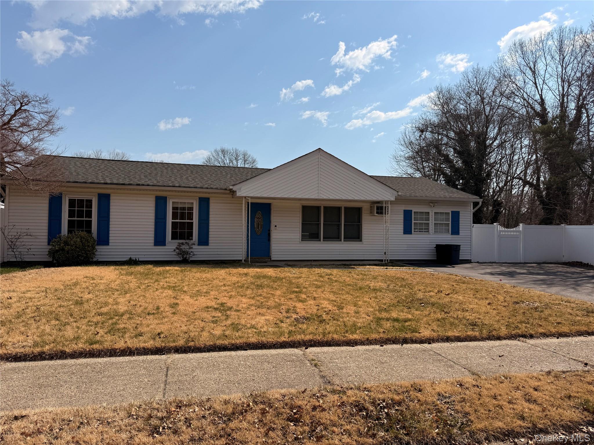 #12 photo, 549 Blue Point Road, Farmingville , NY 11738