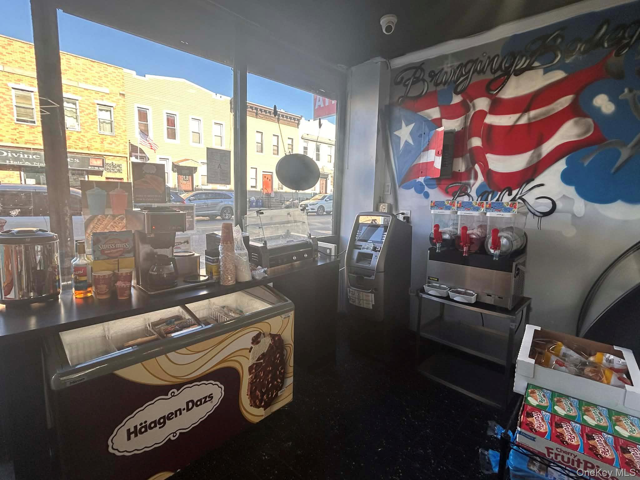 #3 photo, 64-02 Myrtle Avenue, קווינס Ridgewood , NY 11385