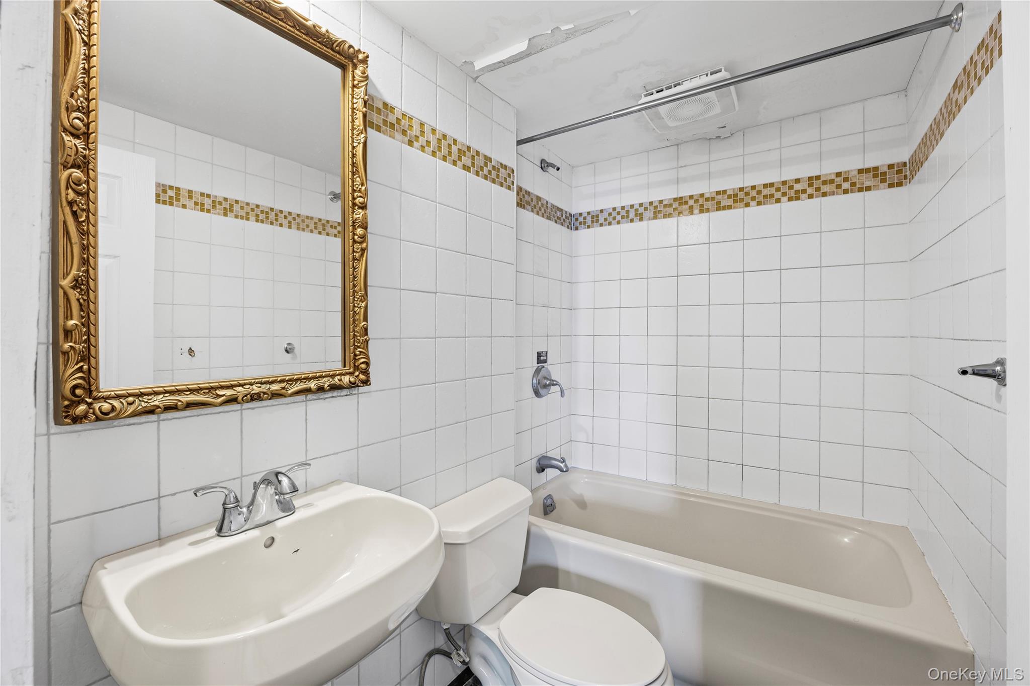 #17 photo, 2181 Hortense Avenue, Seaford , NY 11783