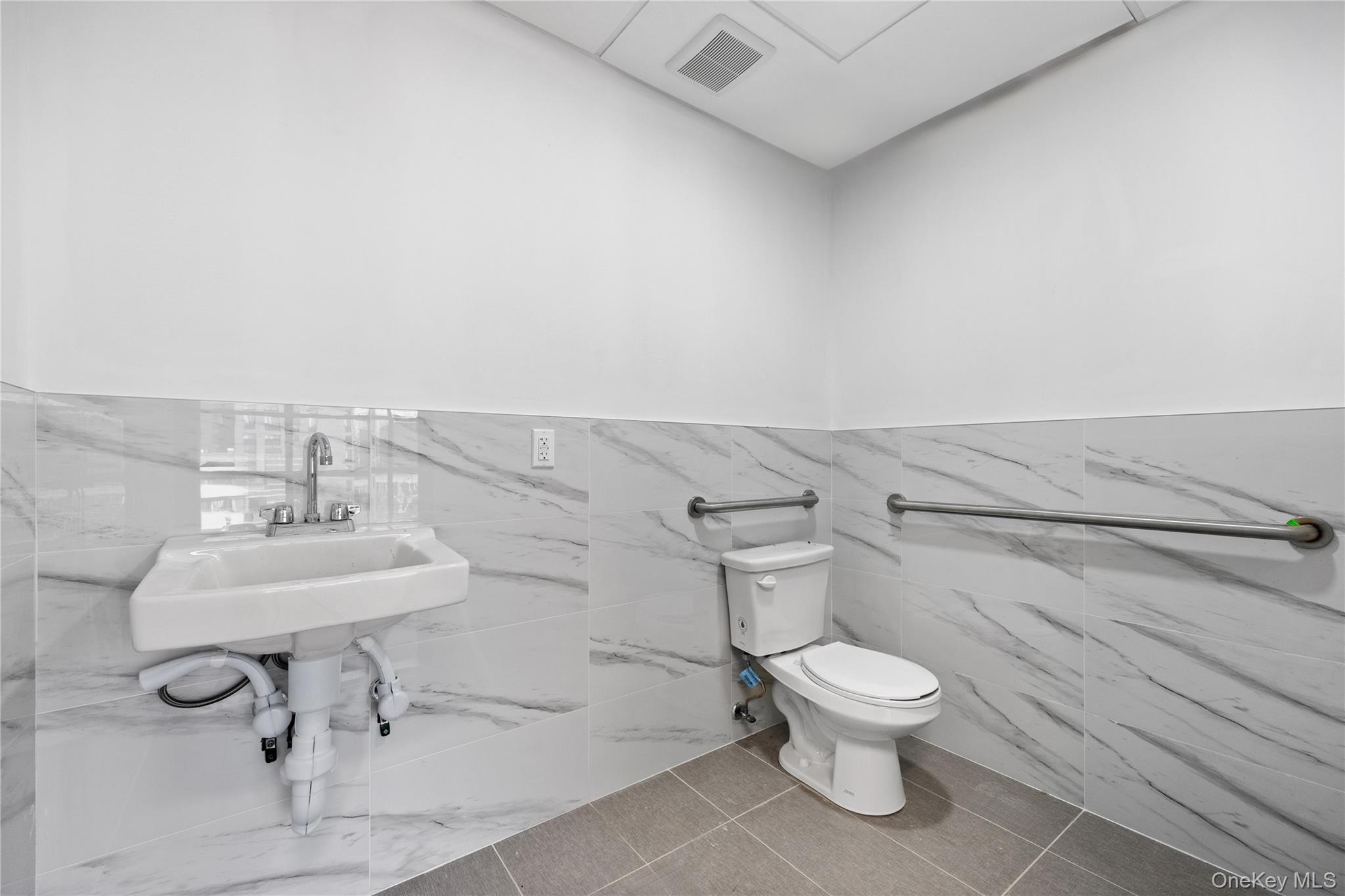 #12 photo, 133-20 41st Road, Flushing , NY 11355