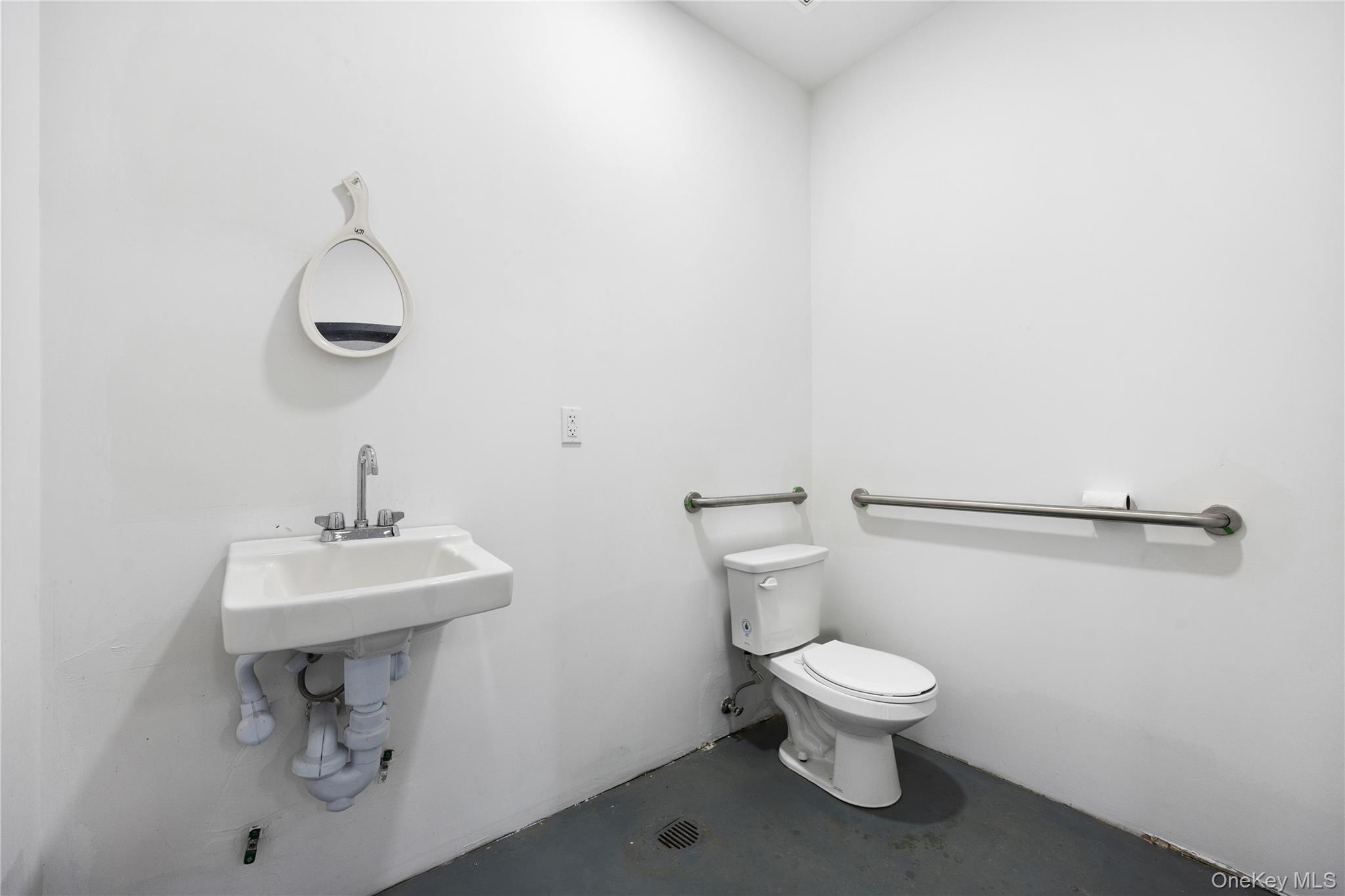 #5 photo, 133-20 41st Road, Flushing , NY 11355