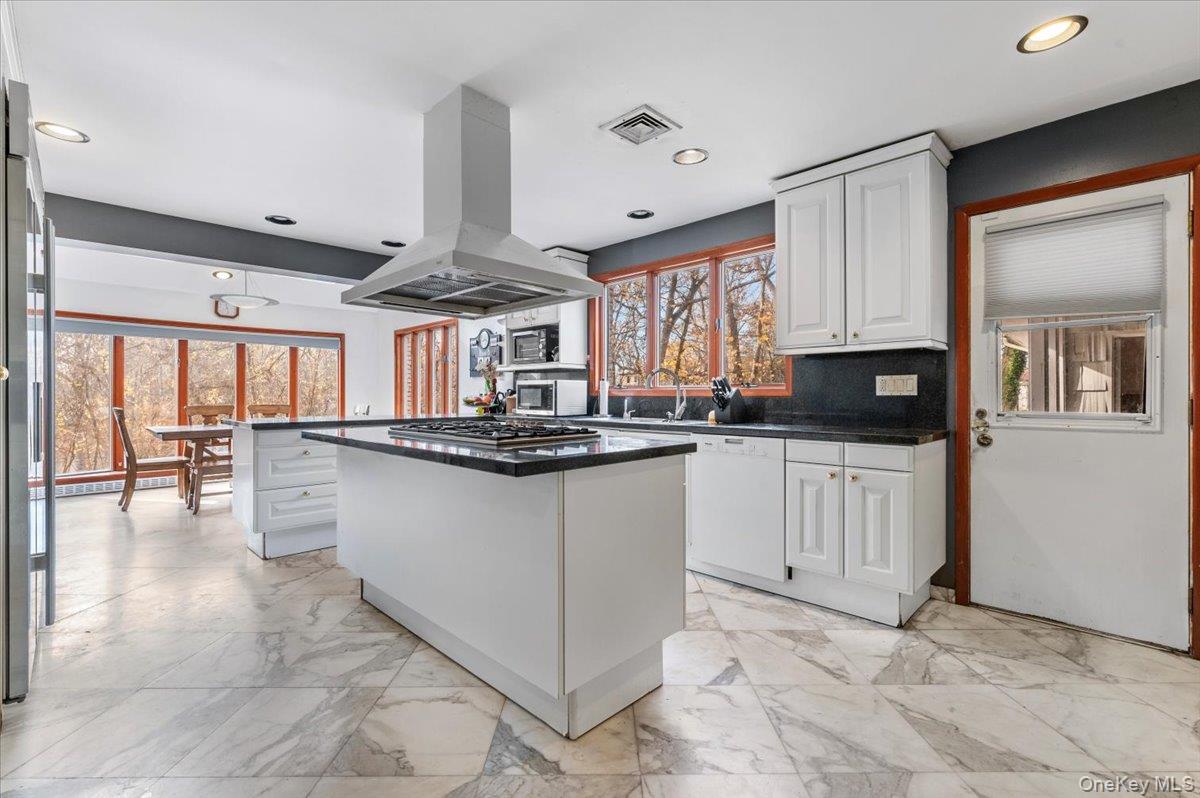 #11 photo, 22 Lake Road, Great Neck , NY 11020