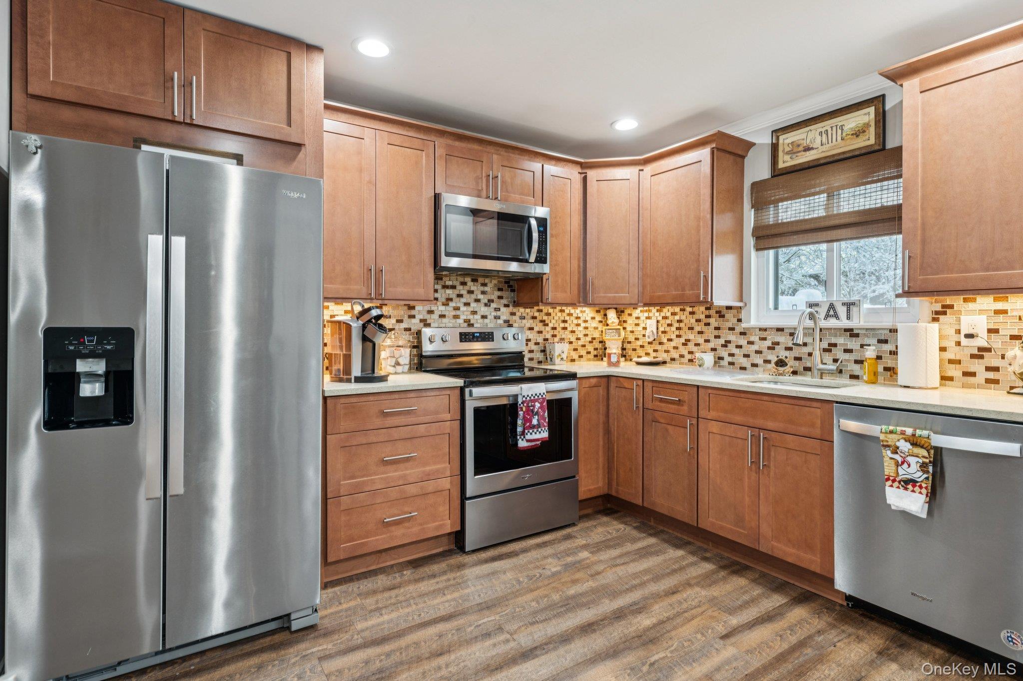 #13 photo, 2 W Pond Court, सफ़ोक काउंटी Smithtown , NY 11787