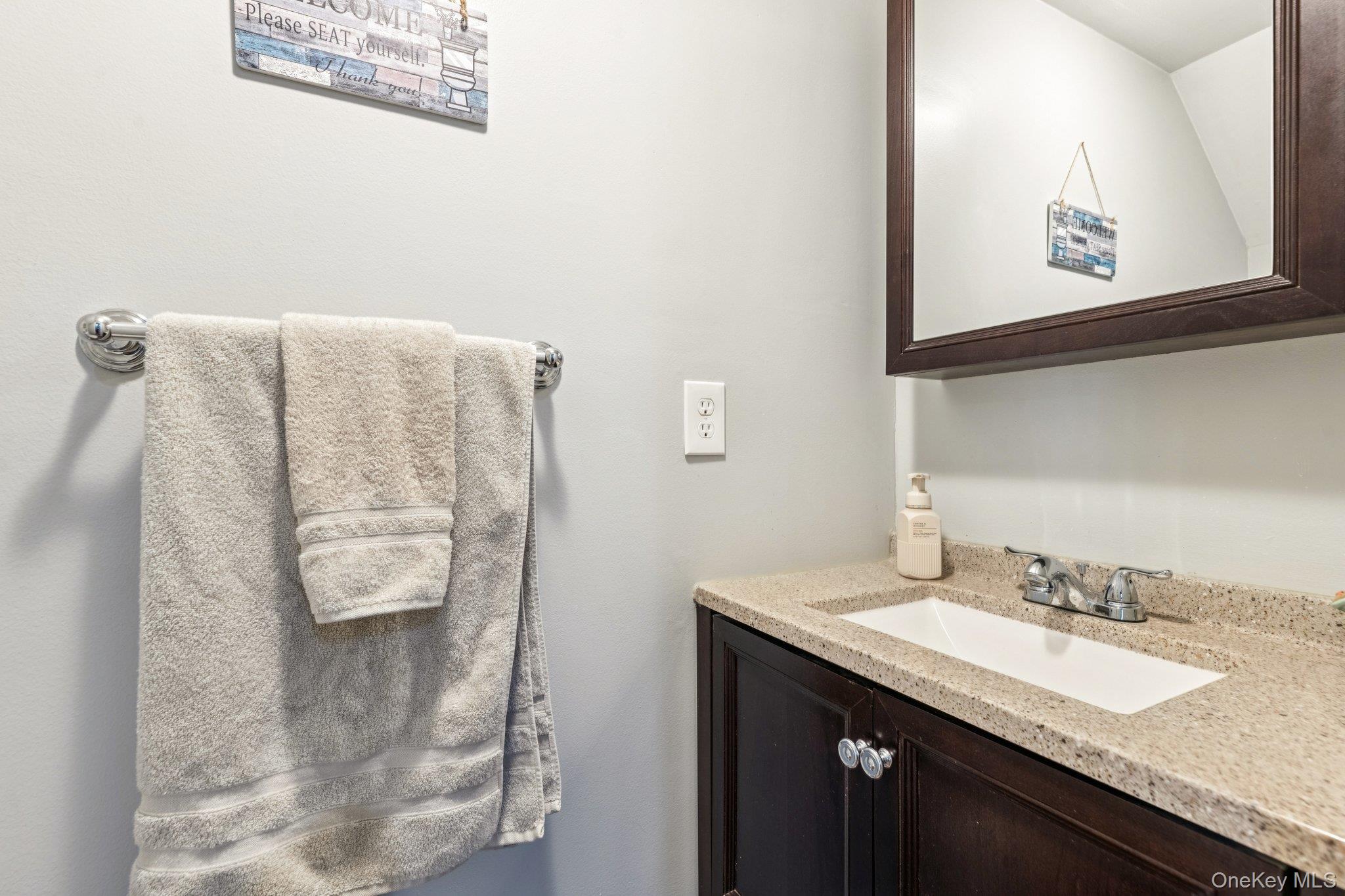 #14 photo, 2 W Pond Court, सफ़ोक काउंटी Smithtown , NY 11787