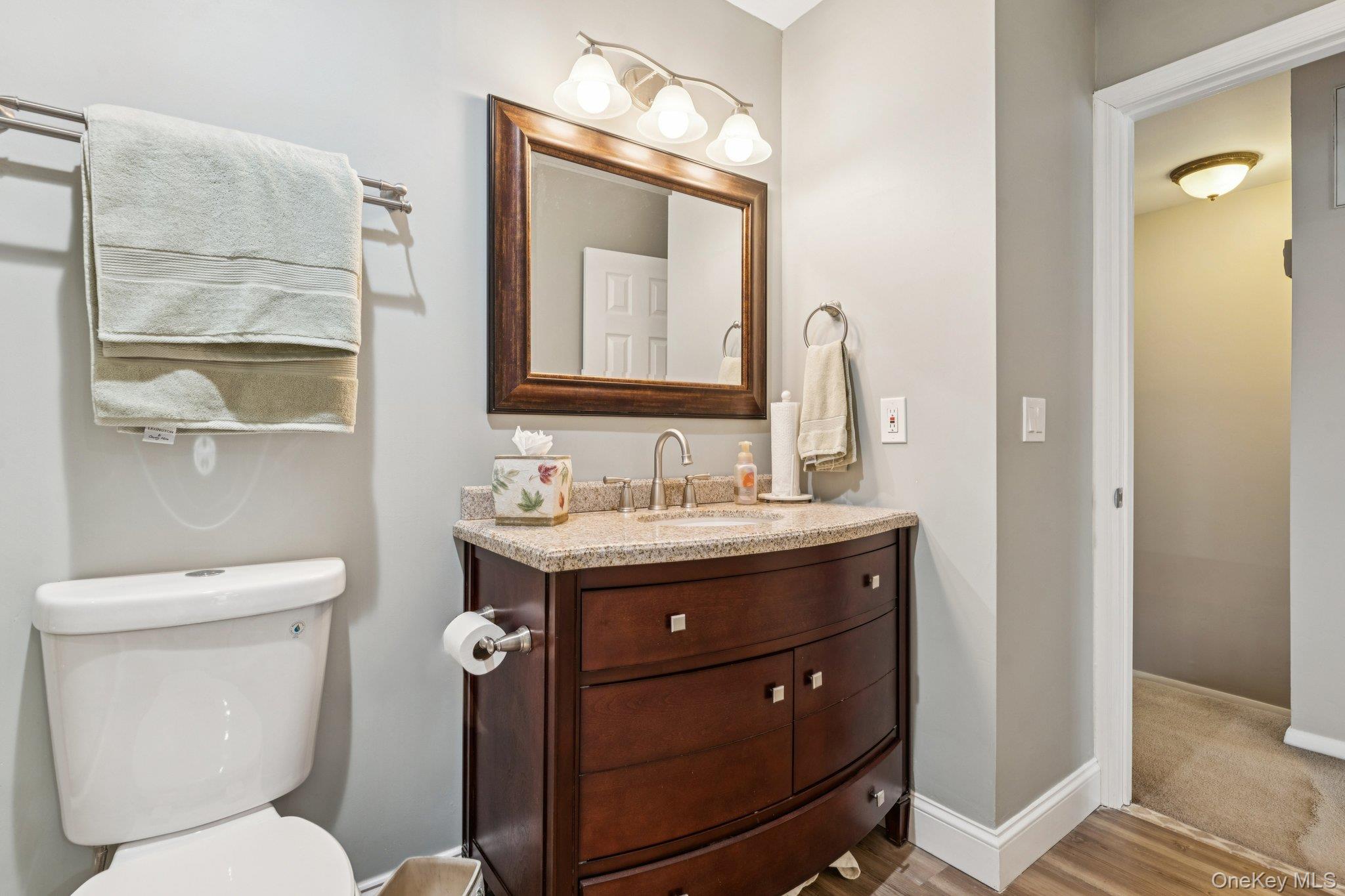 #17 photo, 2 W Pond Court, सफ़ोक काउंटी Smithtown , NY 11787